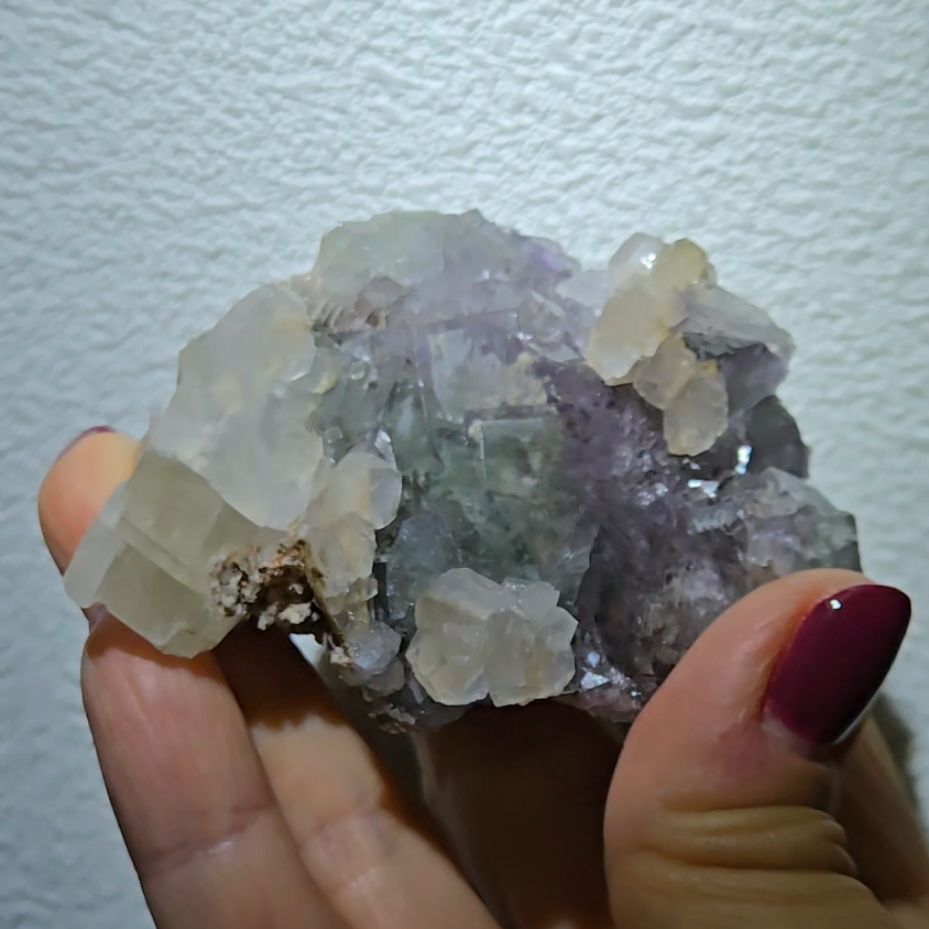 Cubic fluorite with UV-reactive calcite - FL216