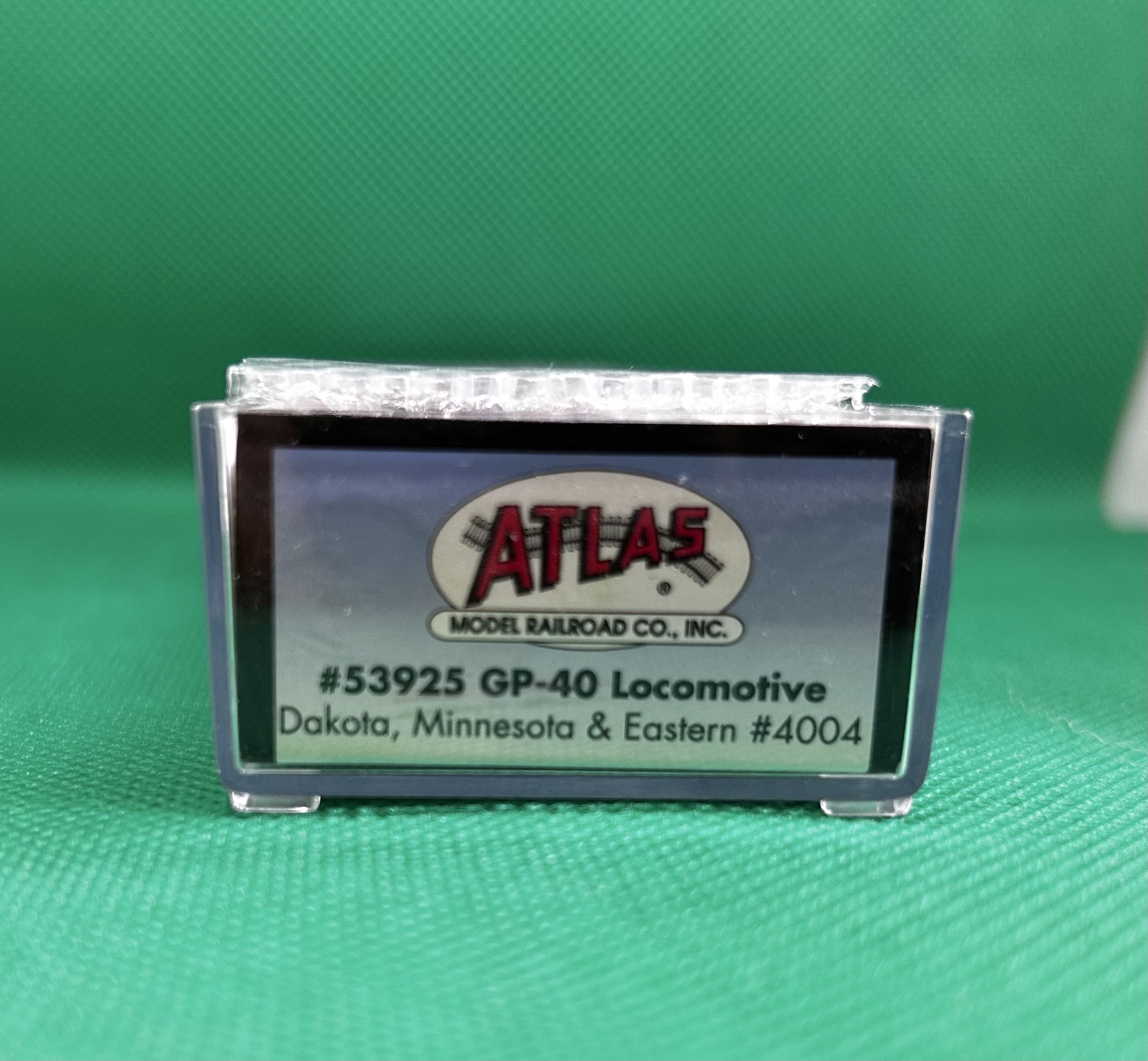 Atlas N' EMD GP40 Dakota, Minnesota & Eastern #4004 City of Dodge Center NIB