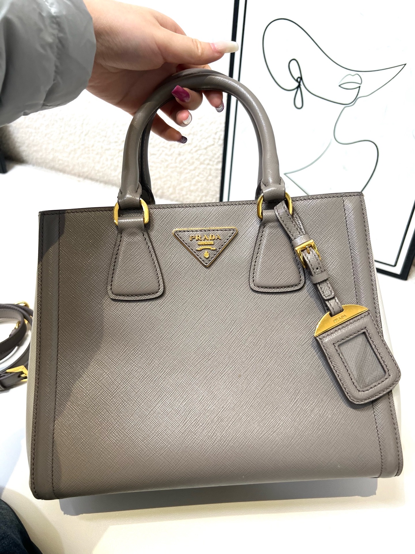 【預訂貨品】Prada 大象灰拼白色殺手包