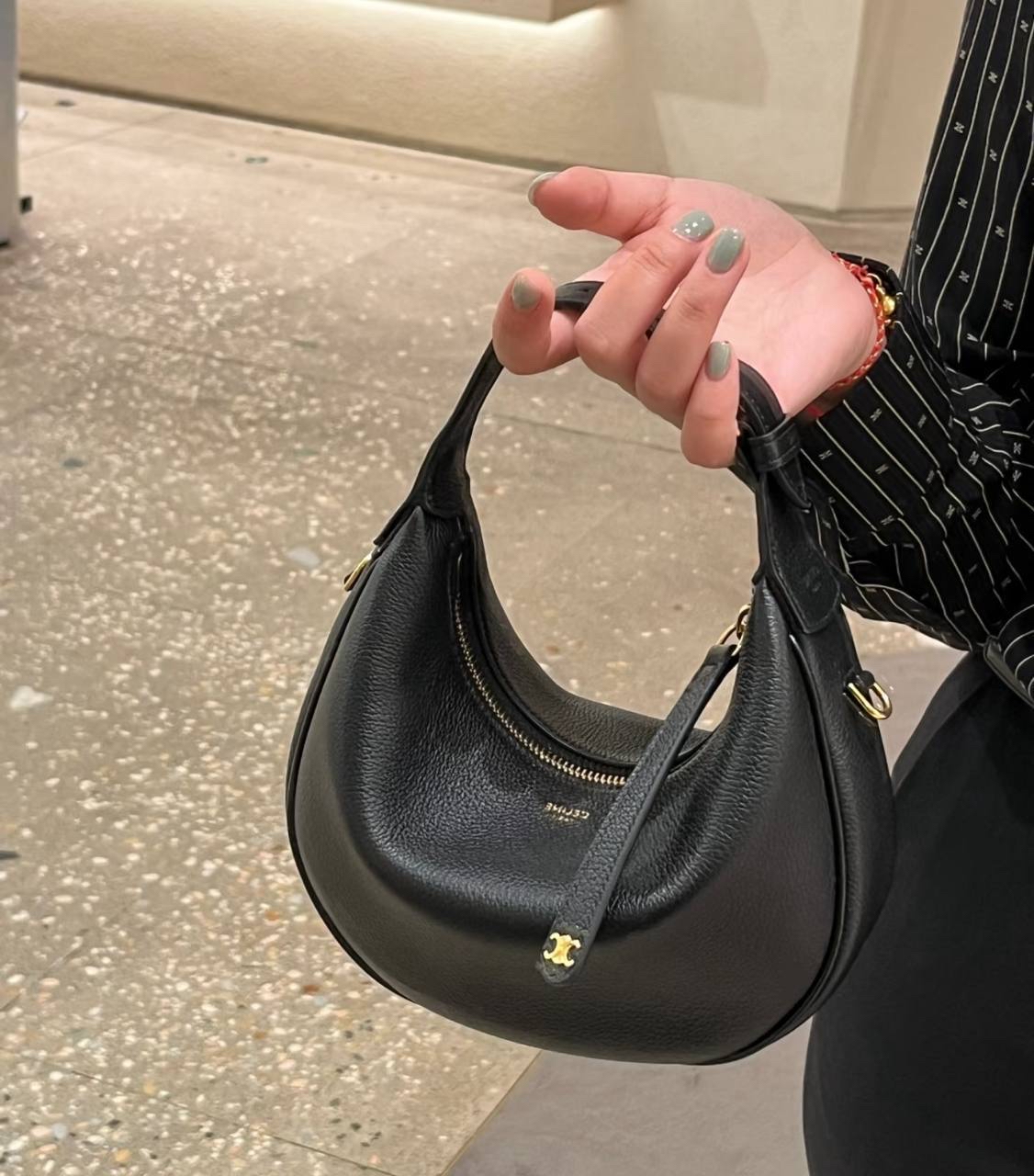 指定款式精選優惠✨訂貨🍒Celine lulu bag  有長肩帶✨ Color : Black