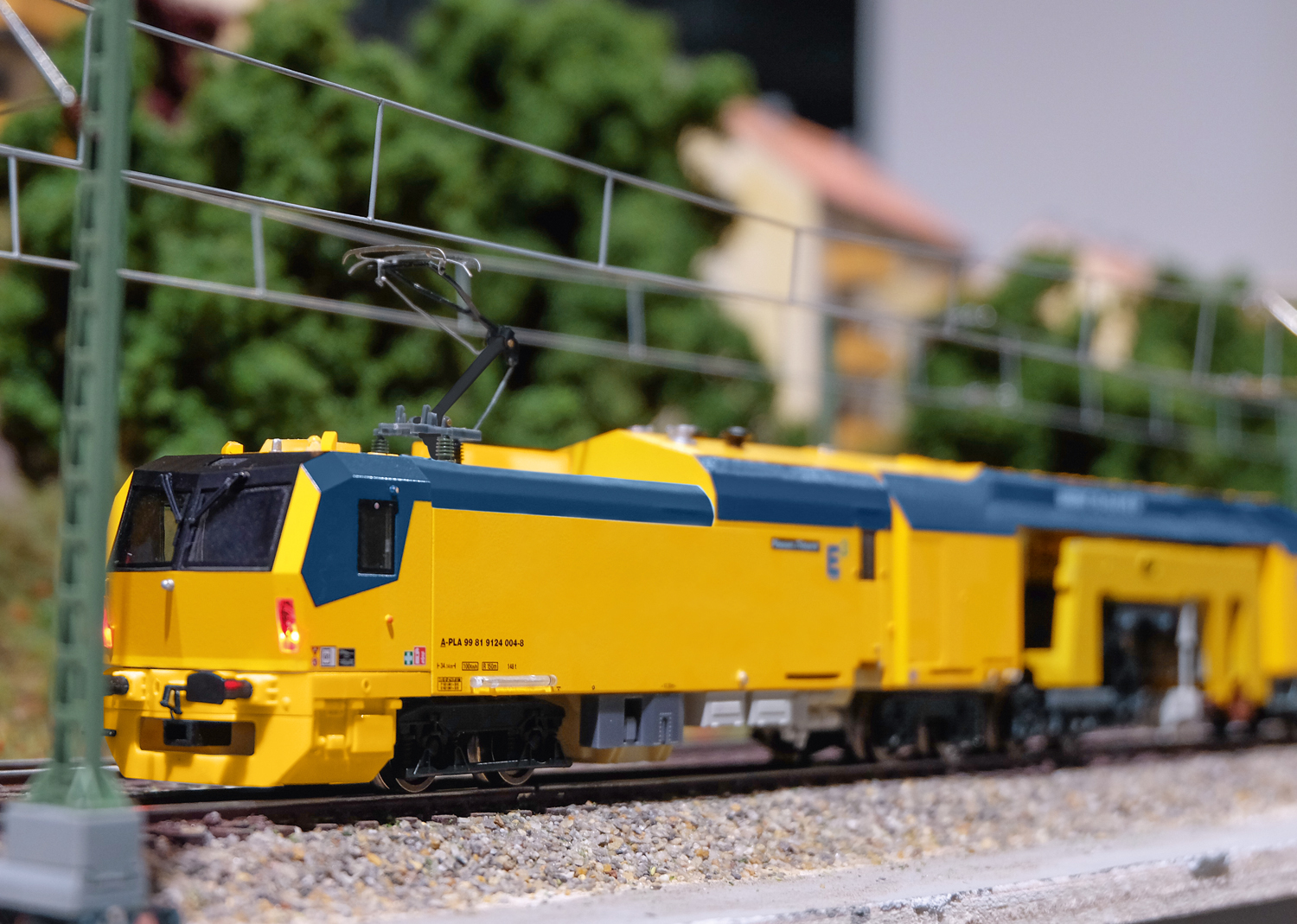 HO 1:87 Unimat 09-4x4/4S E3 Ballast Tamping Machine DCC sound and functional model