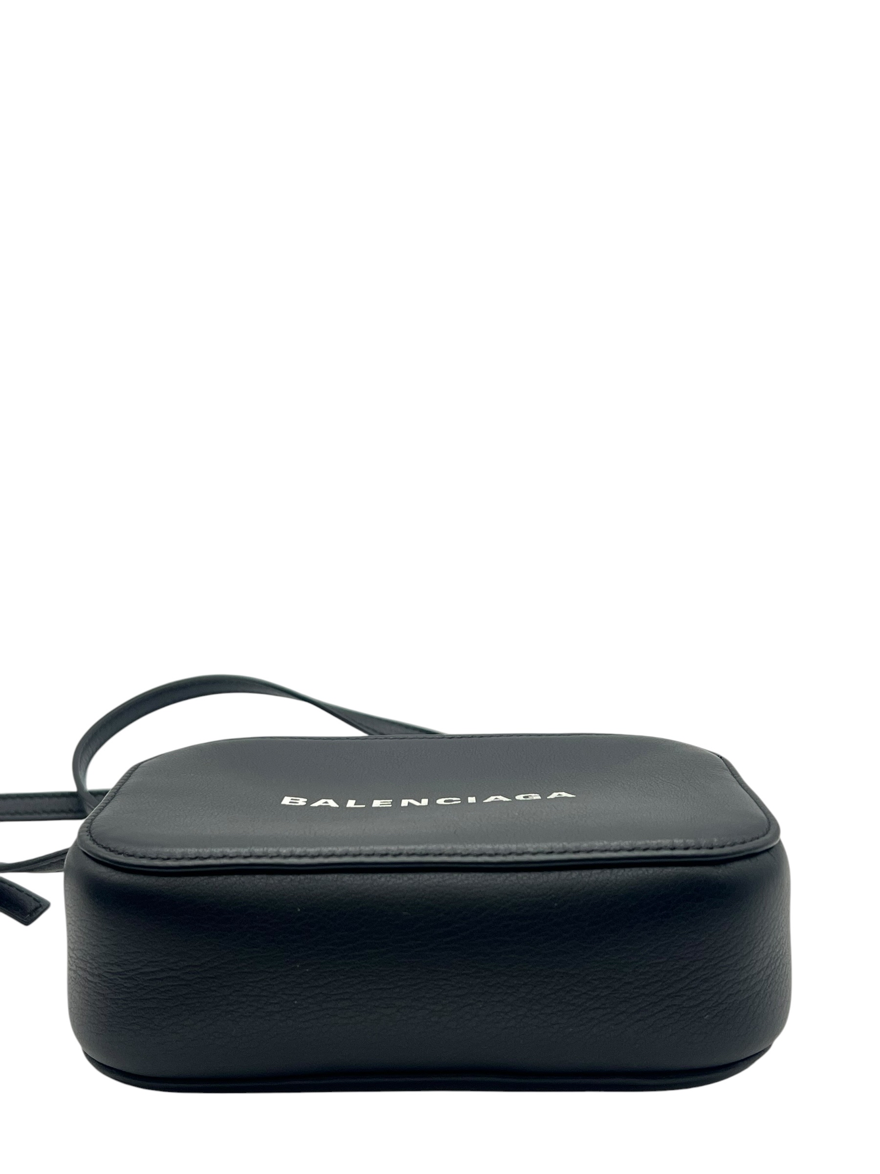 Pre-Owned BALENCIAGA Everyday Camera Bag / Product Code: 061407