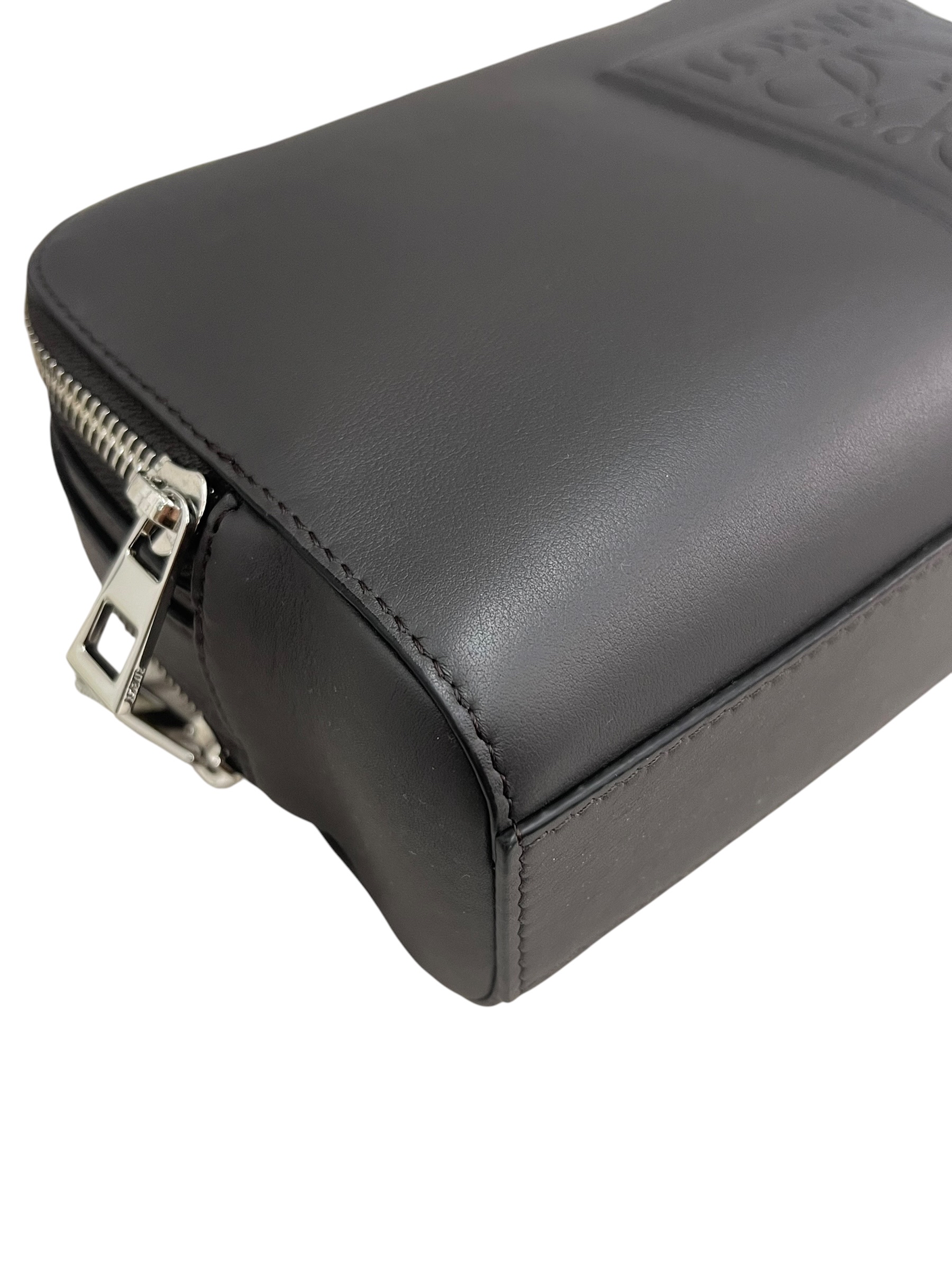 Pre-owned LOEWE Mini Camera Bag / Product Code: 072803