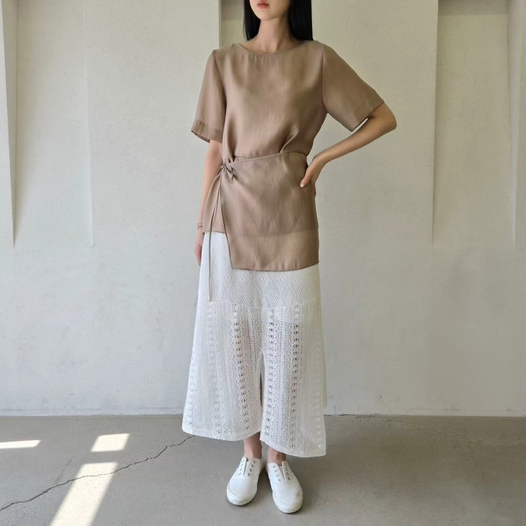 Asymmetrical Side-Tie Short Sleeve Top ‖ 不对称侧绑带设计感短袖上衣 KR0110872