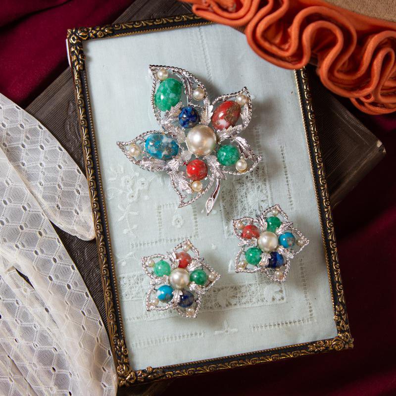 1967 "Fantasy" Sarah Coventry Jewelry Set - Brooch & Clip Earrings (MN339)