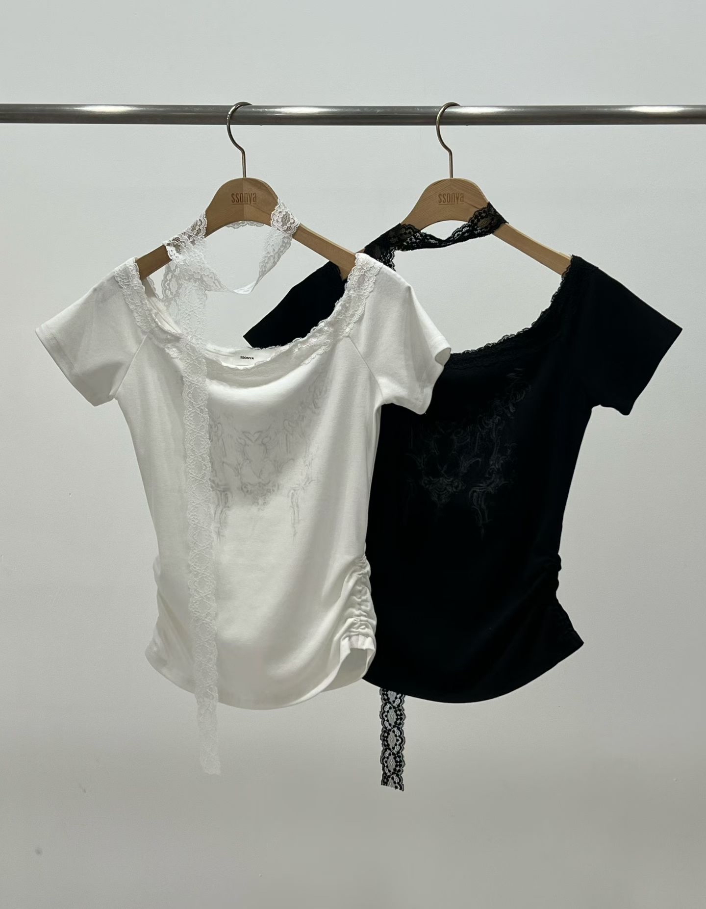 韓國Lacy 塗鴉圖案一字膊+掛巾