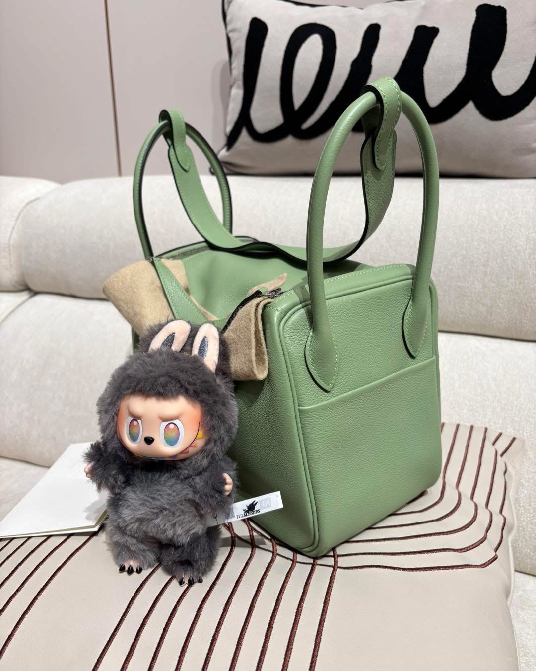 Hermes Lindy 26,STAMP Z Vert criquet  ,100%Authentic,98%new ✅專門店收據✅dust bag✅box