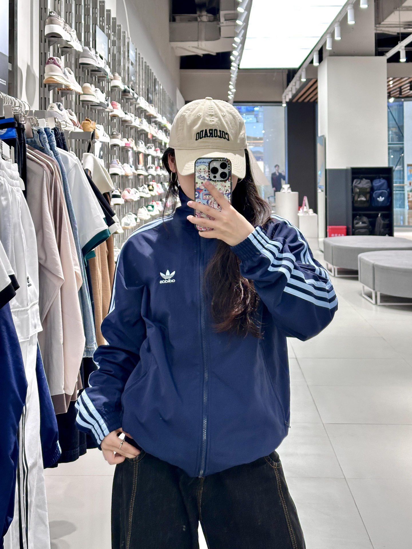 $128件。2件起$120件。Adidas韓系學院風外套