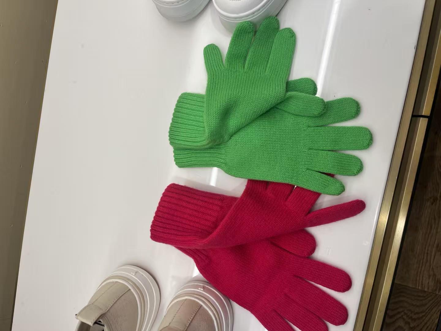 Ami❤️冬季折扣季 Ami 手襪 Size 2