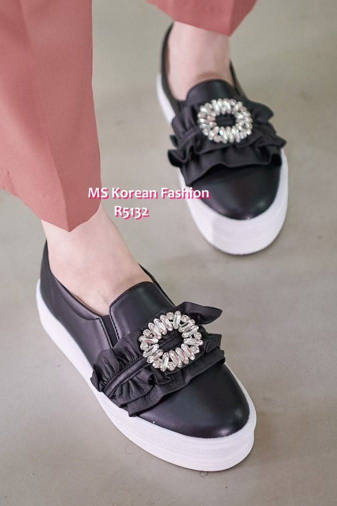R5132 韓國🇰🇷閃石扣ruffle slipon