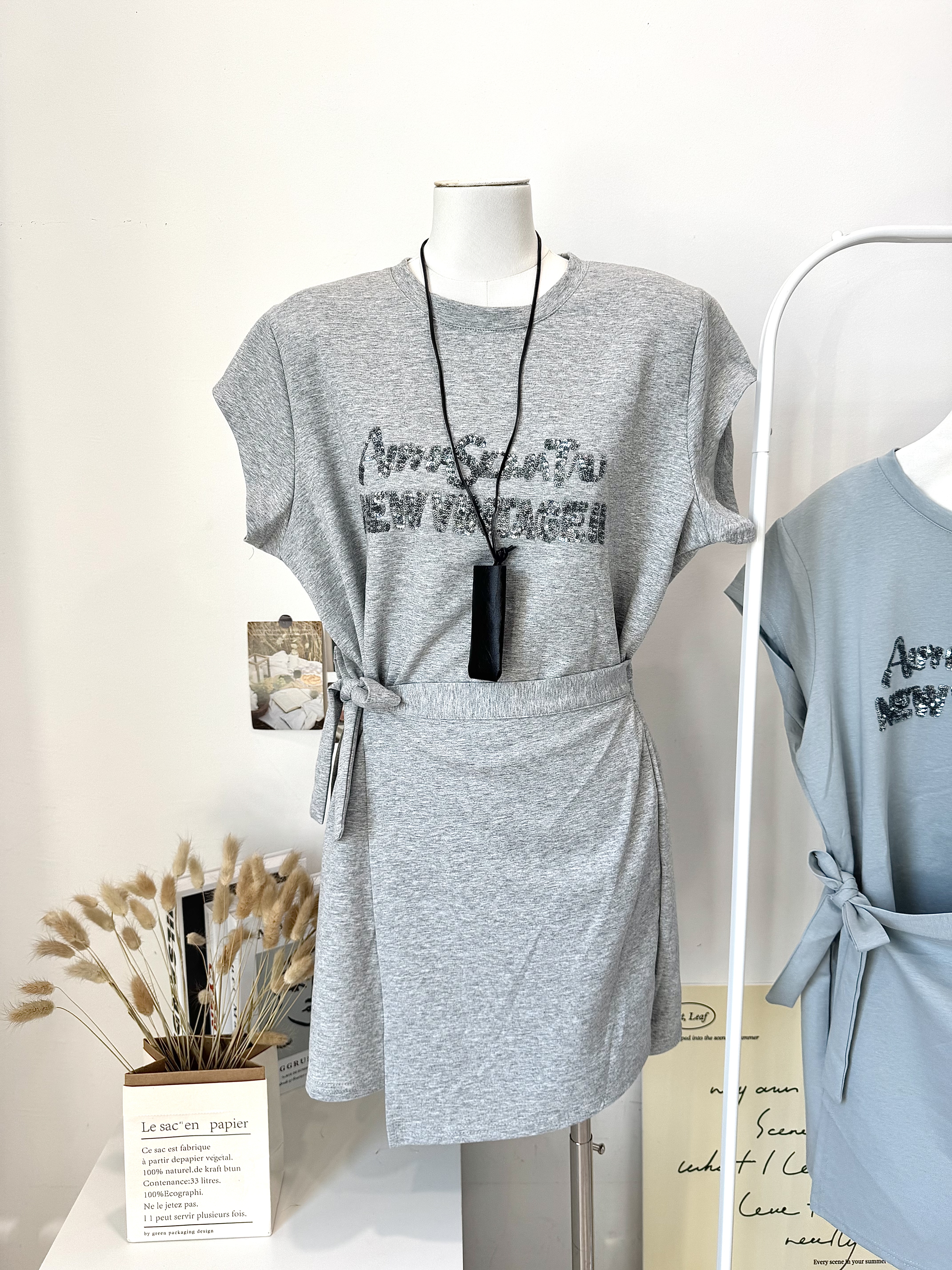 Avery Sequin Logo Tie A-line Dress 韩系亮片字母A字系带连衣裙 ( 2 colours )