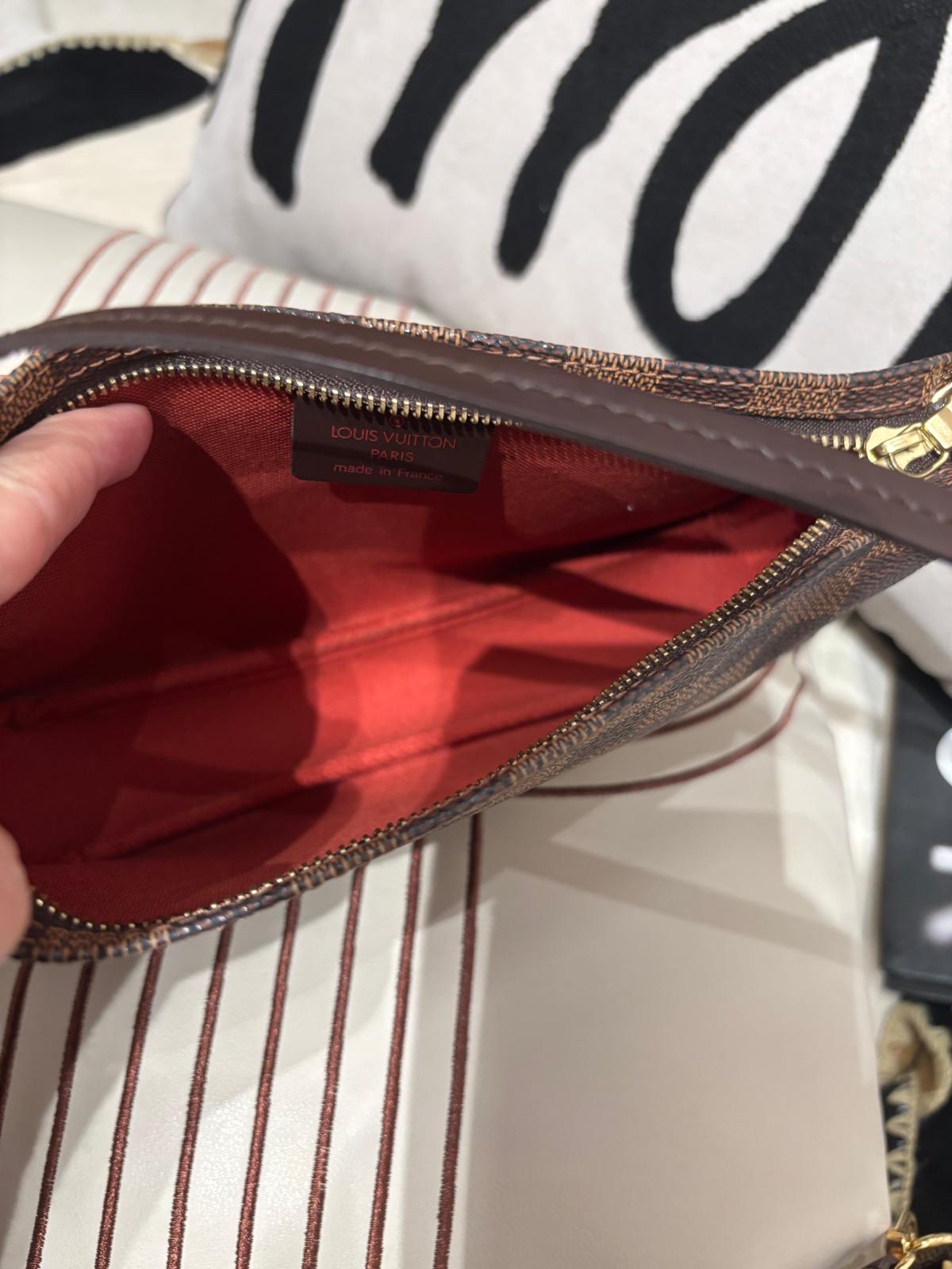 Lv pochette Hobo Bag 100%Authentic, 95%new