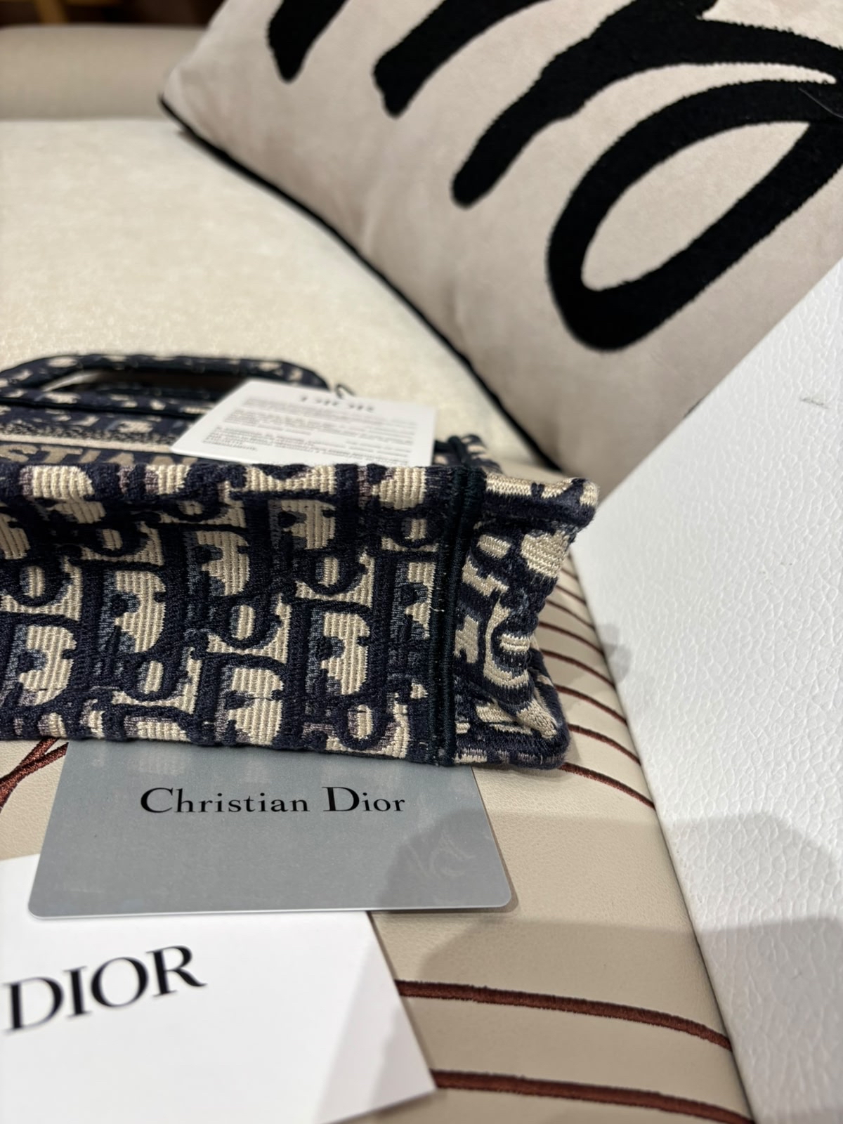 全新 Dior mini BOOK TOTE  100%Authentic ,unused 未使用品 ✅certificate card✅dust bag ✅盒 