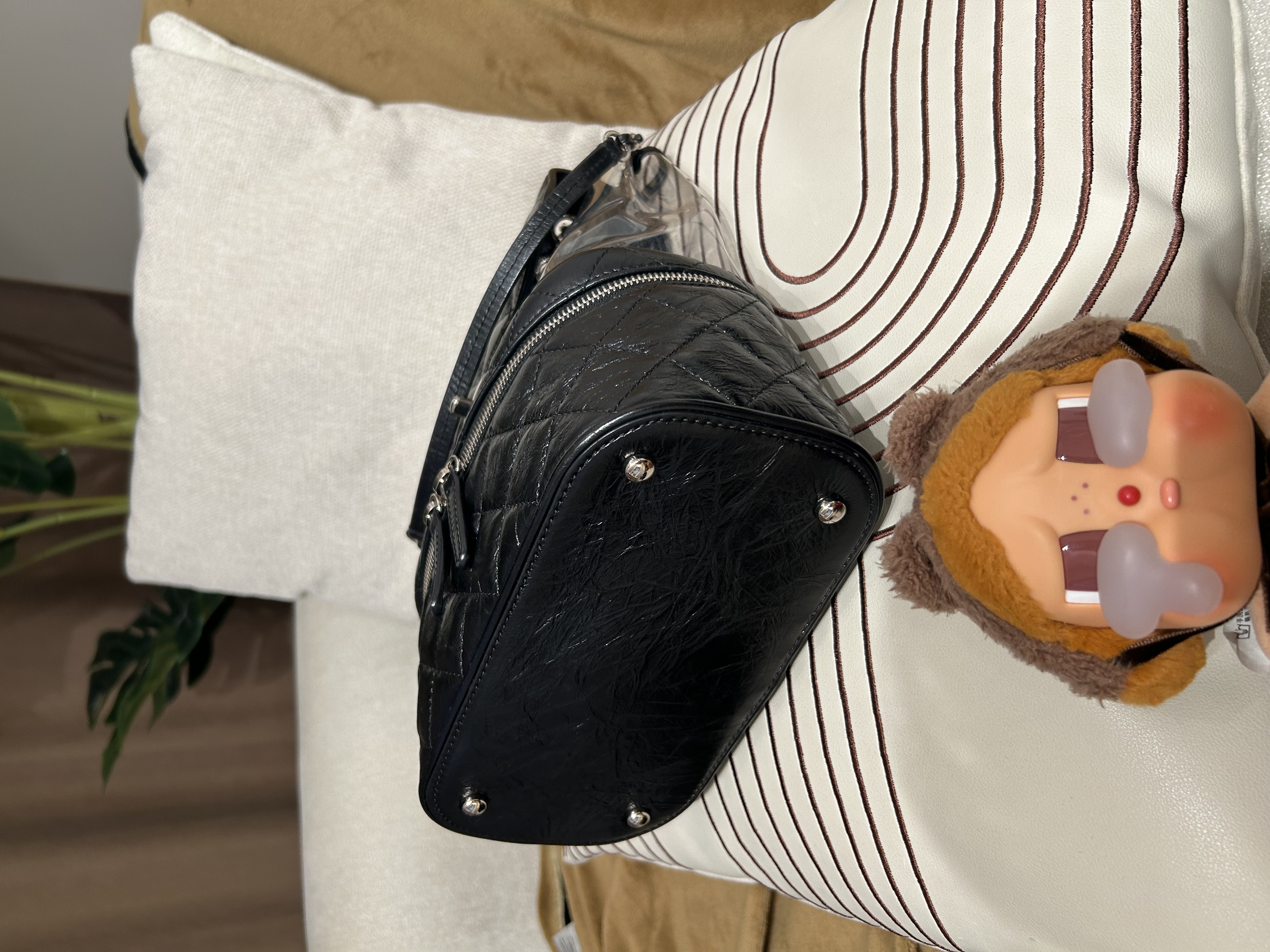 Chanel PVC油蠟牛皮 shoulder bag 100%Authentic, 98%New ✅25貼✅Dust bag