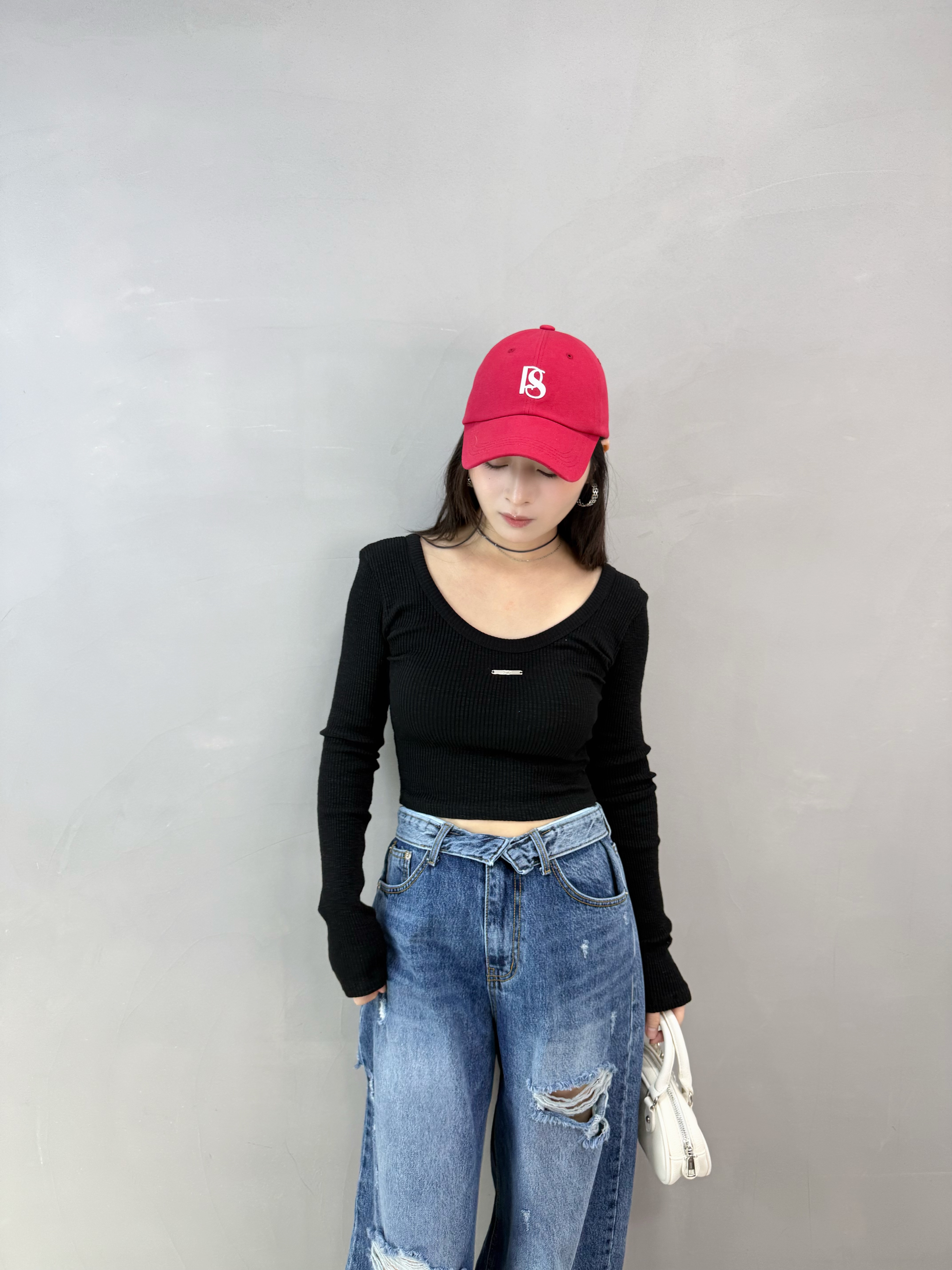 H67 銀扣U領短Tee