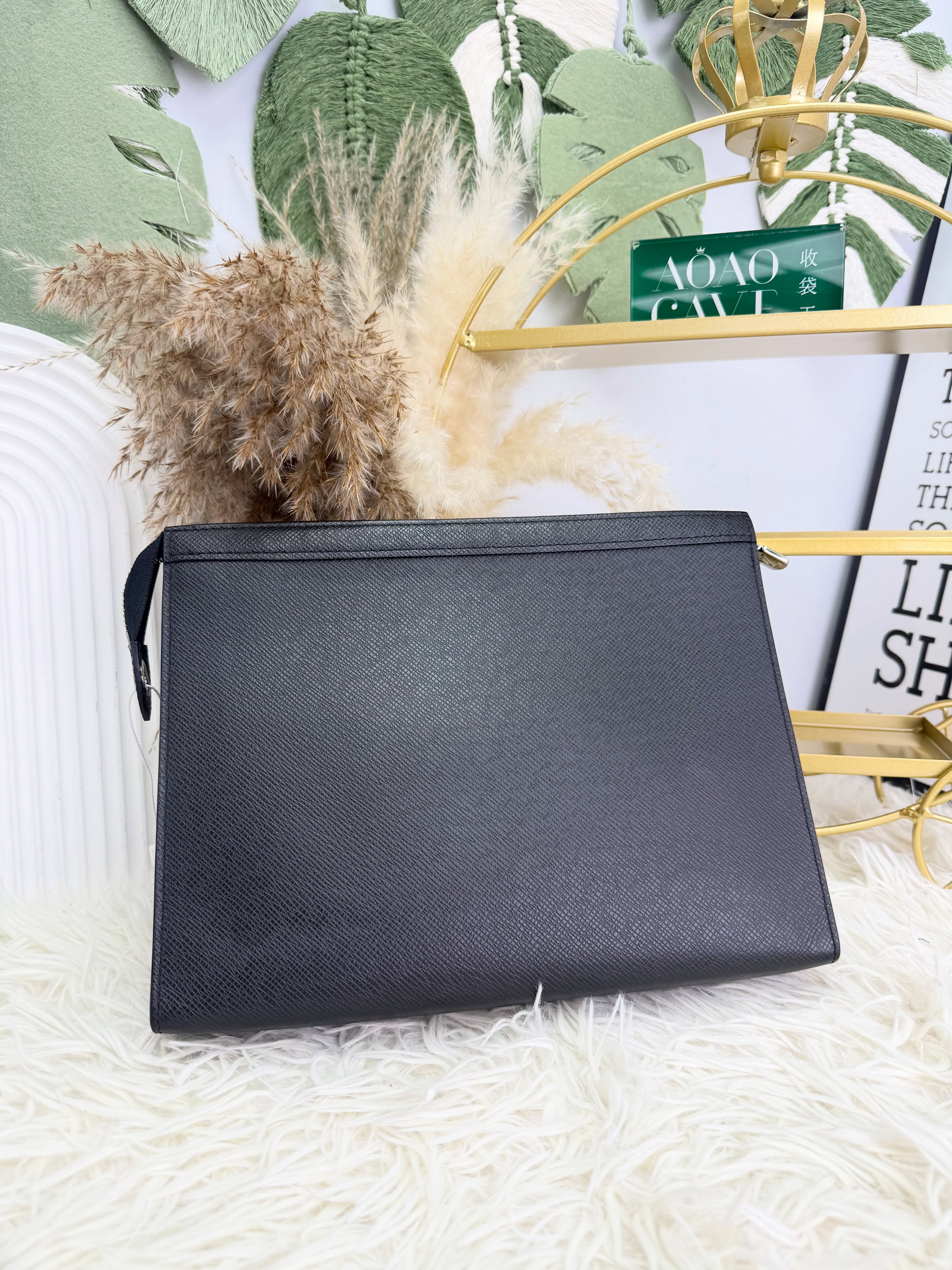 Lv👜 PRE OWNED 🛍️黑色手拿包 🖤 