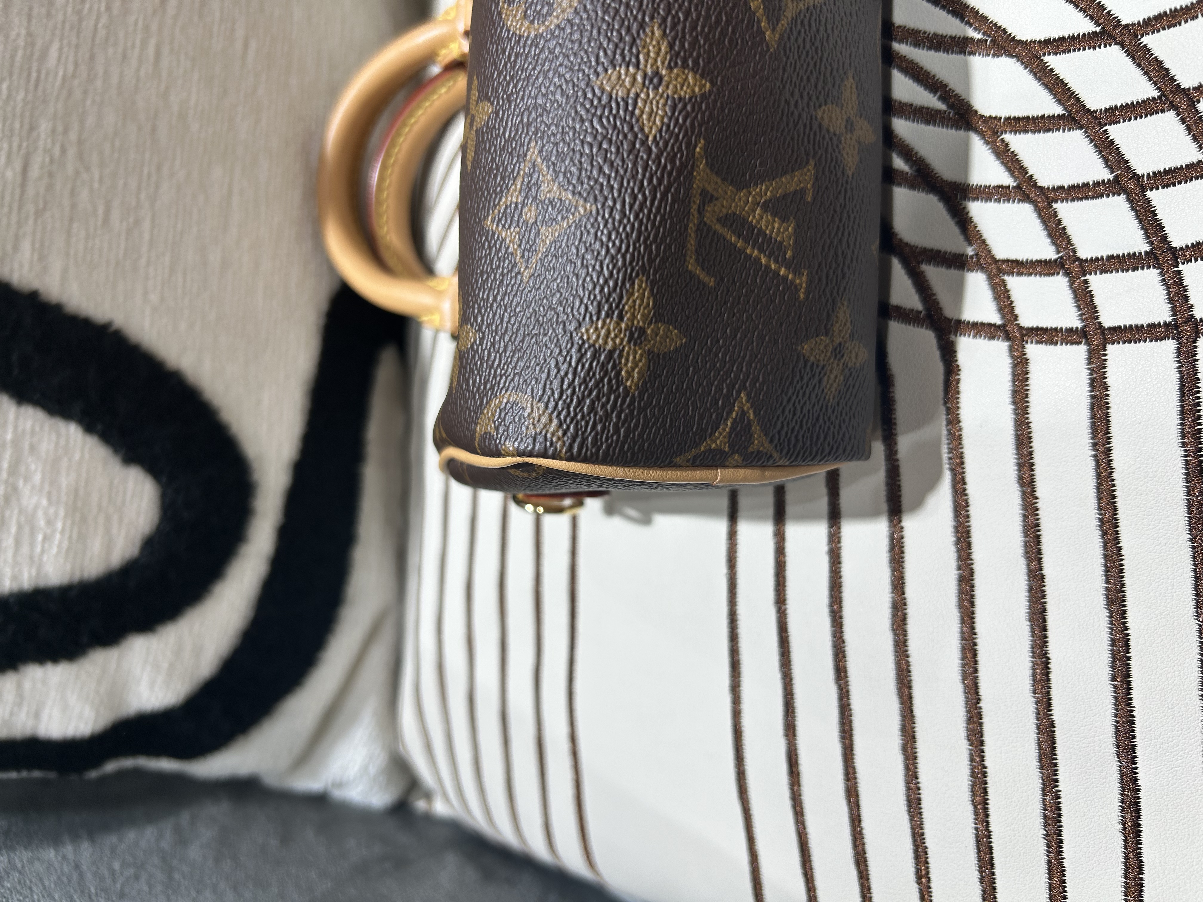 LV Nano Speedy monogram Crossbody Bag 100%Authentic, 98%New ✅Strap ✅Dust bag