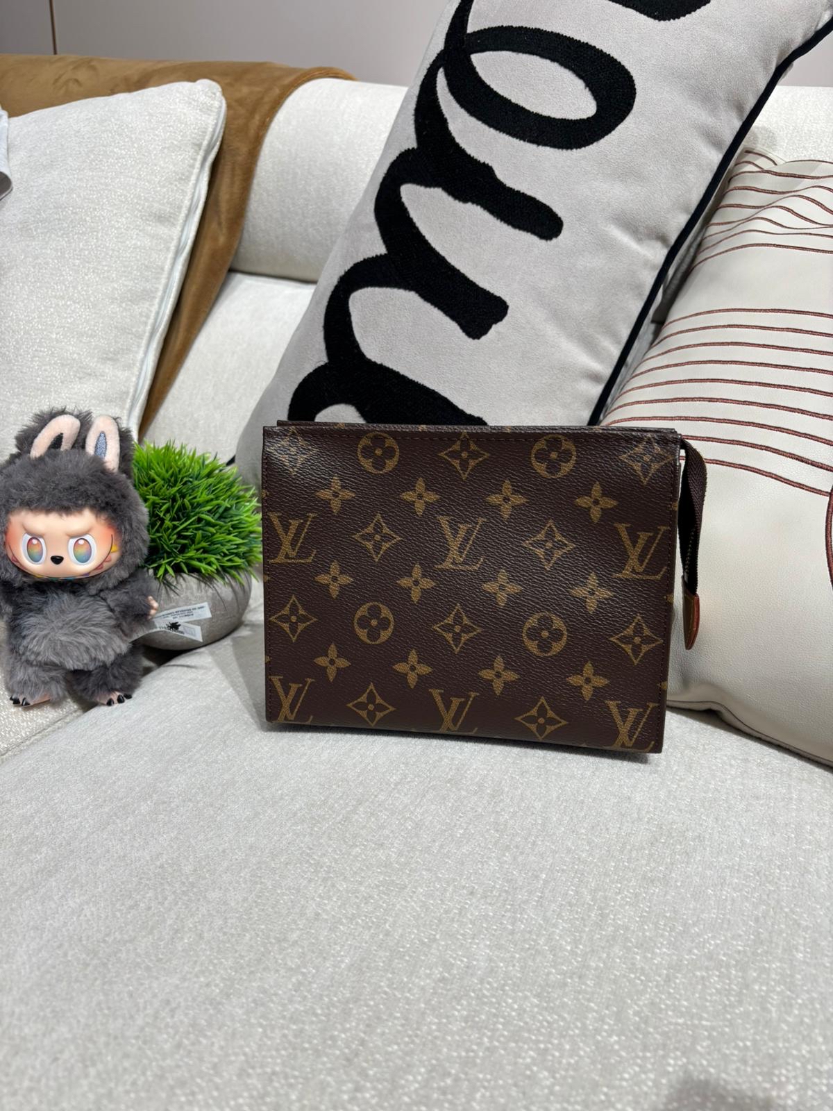 全新 LV toilette M47544 梳洗包19 手拿化妝包 100%Authentic, 全新未使用品 ✅Dust bag ✅Box