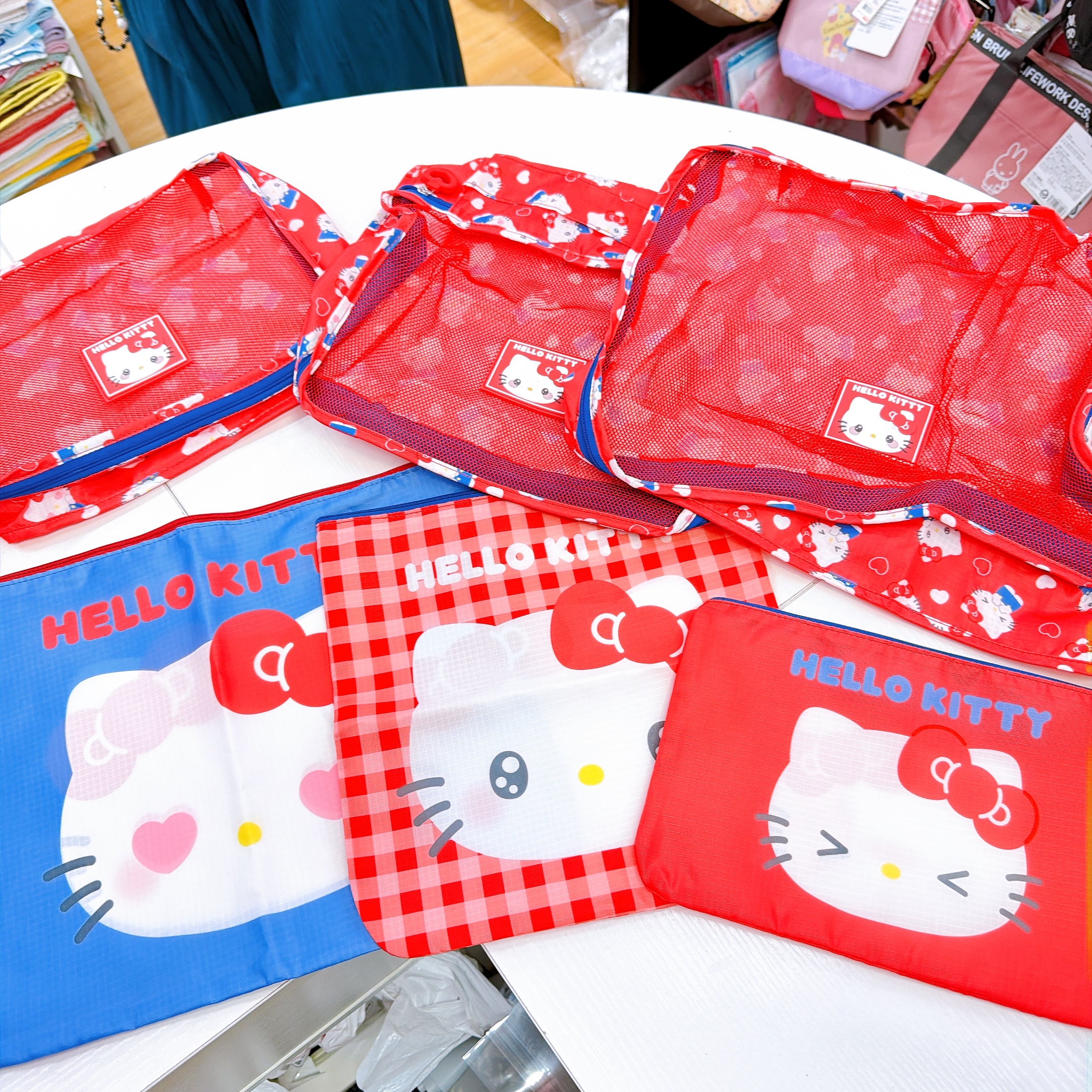 日本直送Hello Kitty新款旅行六合一衣物袋/手提化妝袋