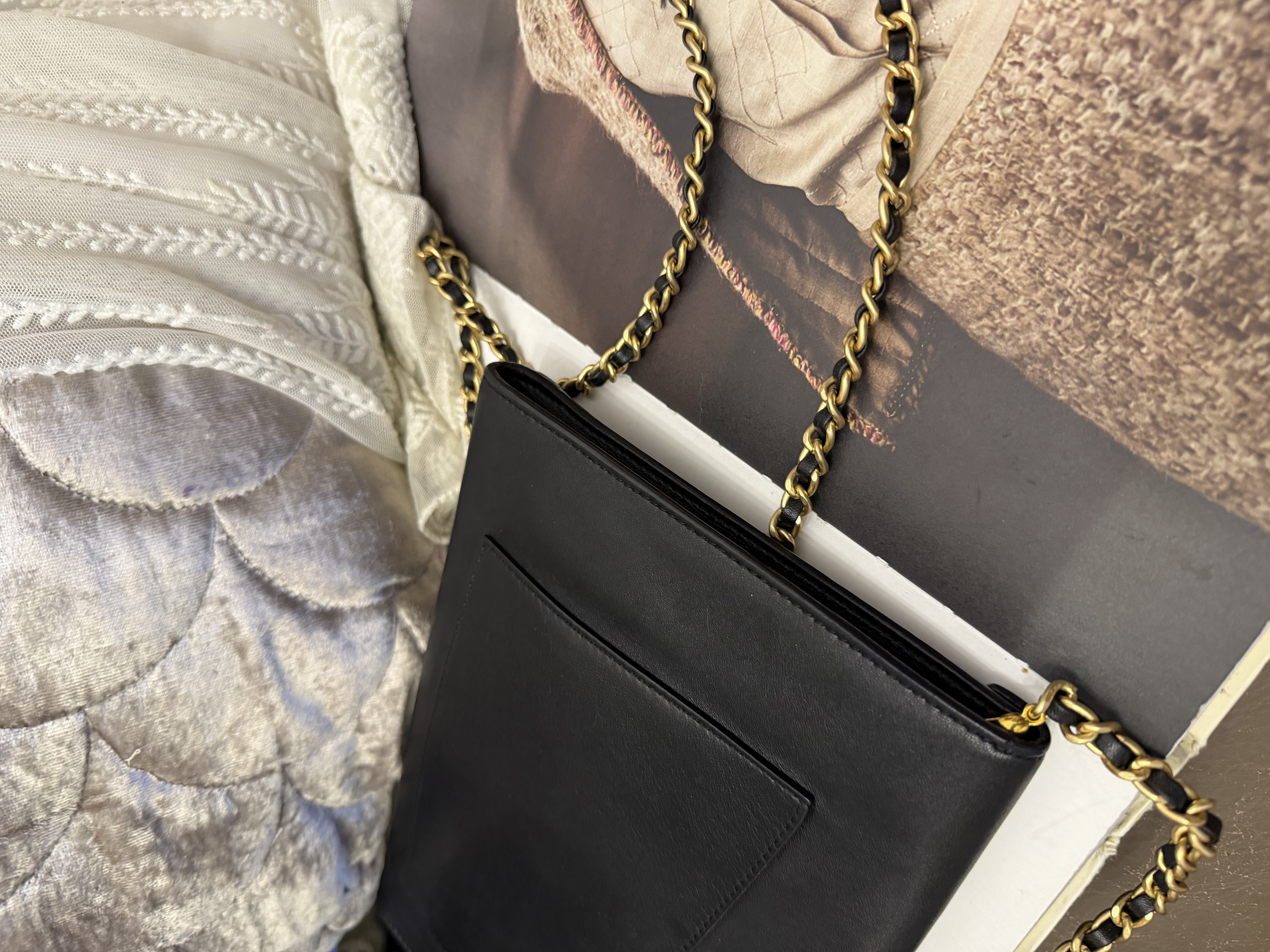 chanel cc black ENVELOPE flap clutch black lamb GHW