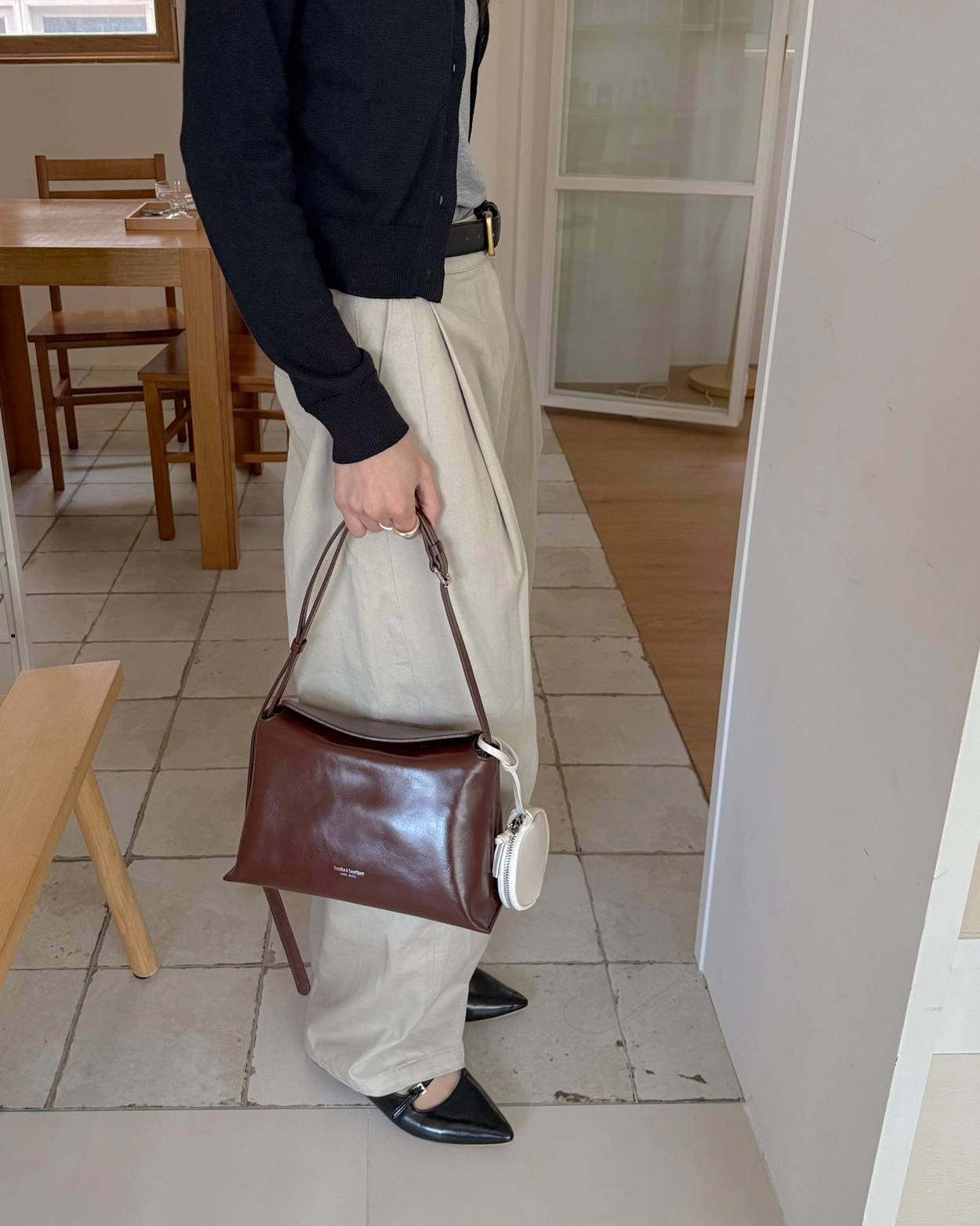 【26SS新皮】預訂_牛皮亮面 Bread bag 磁吸枕頭包 (M) By Bucks & leather