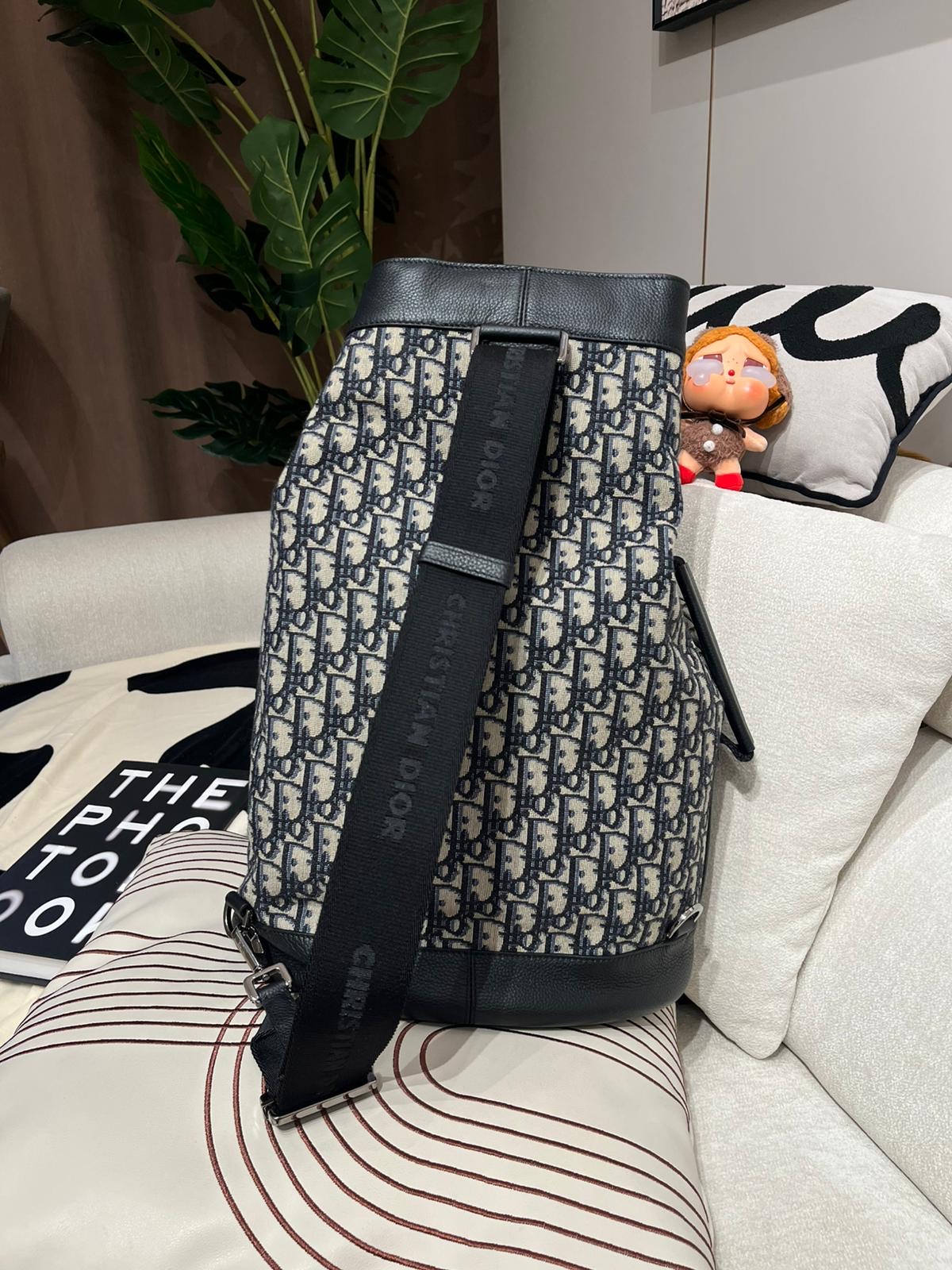 Dior SLING BUCKET BACKPACK OBLIQUE 100%Authentic,98%new✅dust bag  