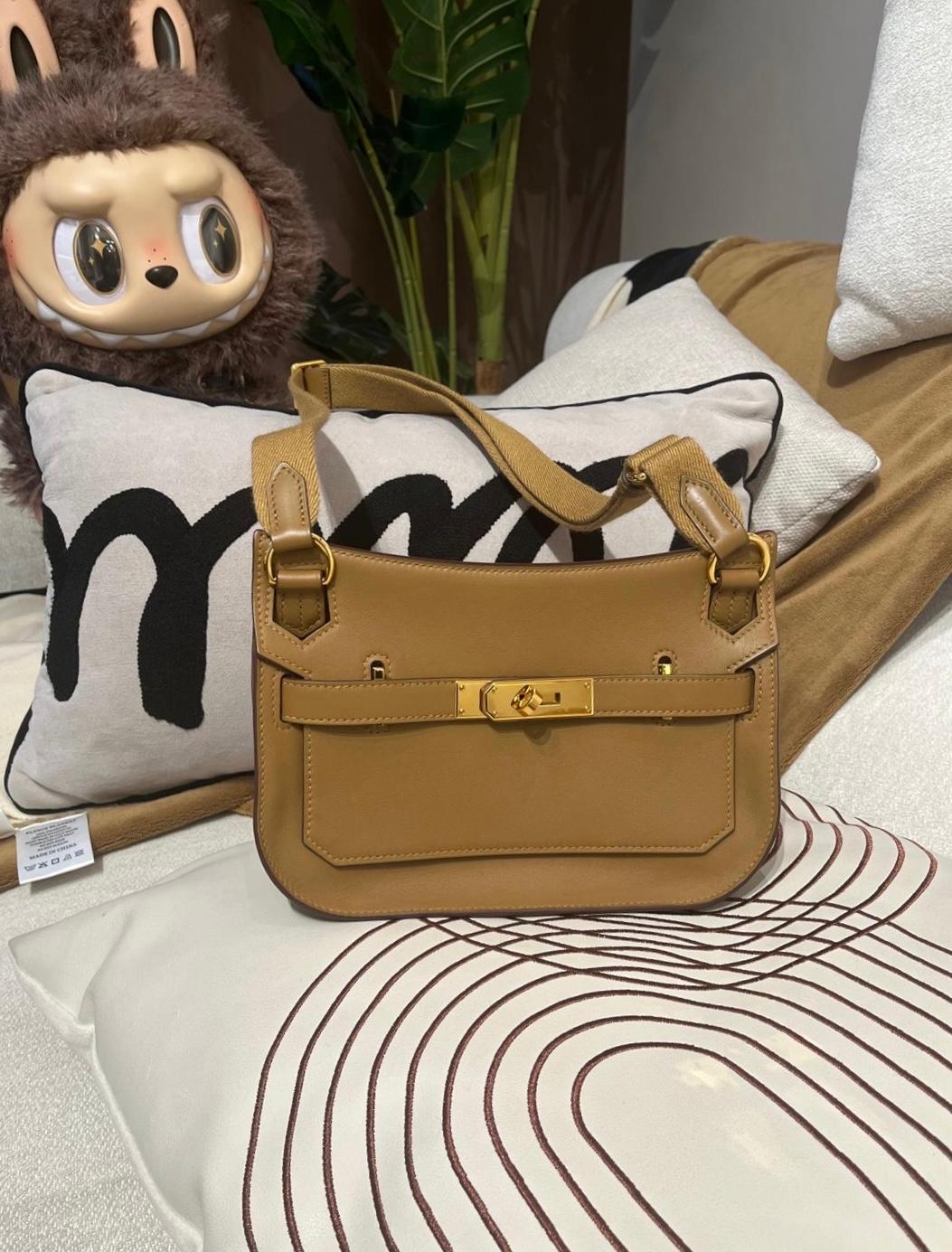 Hermes Mini Jypsiere Stamp B 餅乾色金扣 100%Authentic, 98%New ✅Dust bag✅Box