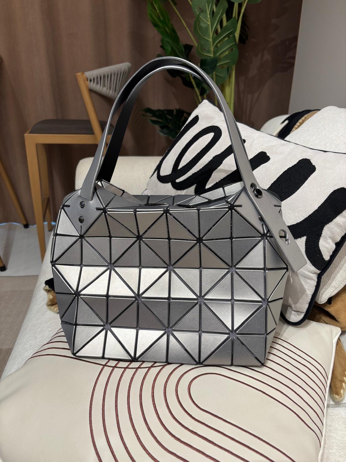 Issey Miyake Bao Bao Boston Bag 100%Authentic, 98%New ✅Dust bag