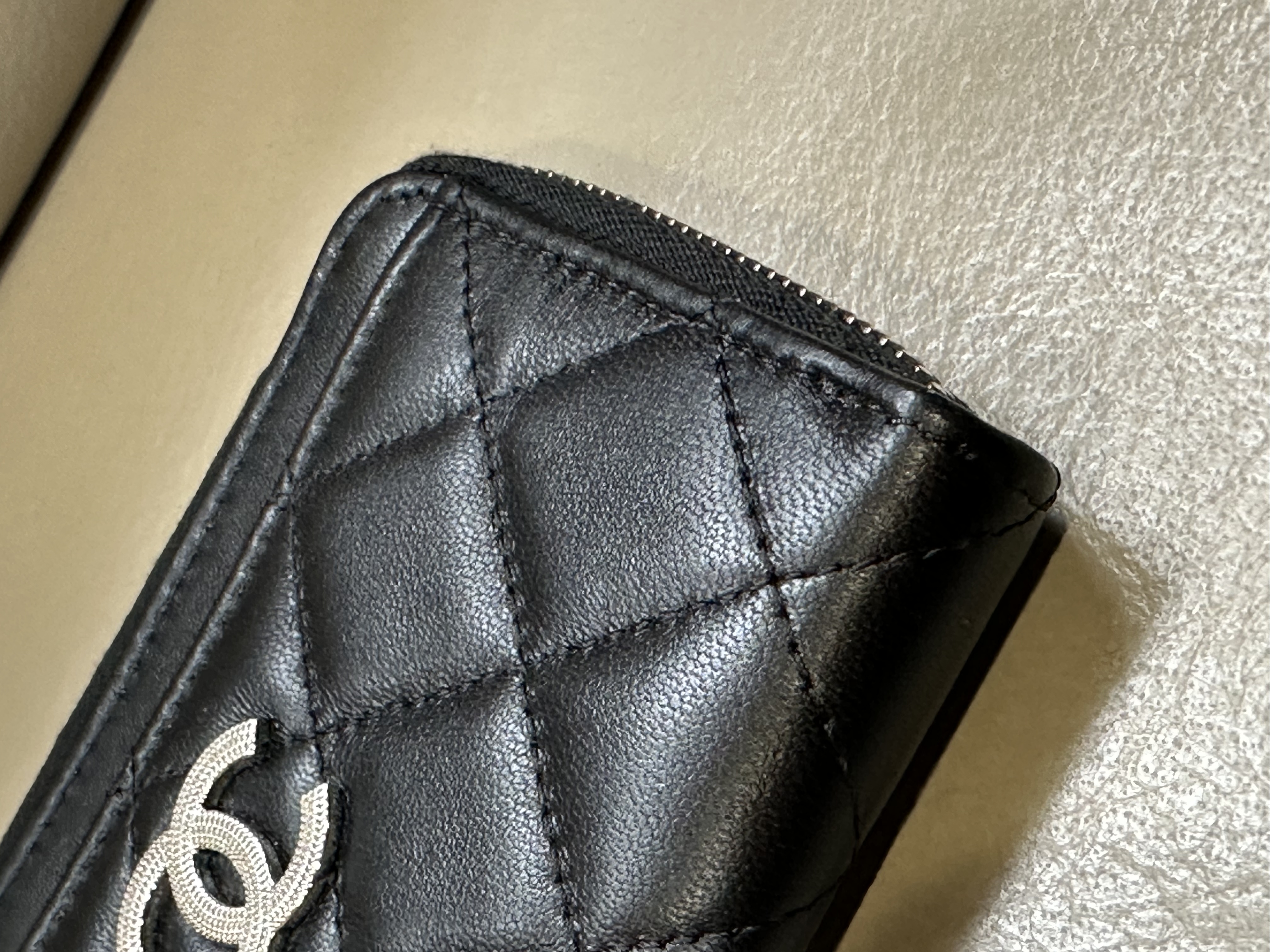 Pre-owned Chanel Star CC Quilted L-Zip Card Holder / Product Code: 26040505