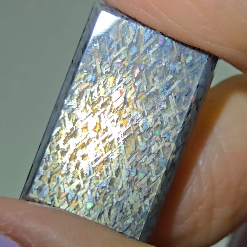 Lattice rainbow sunstone square cabochon - SM139