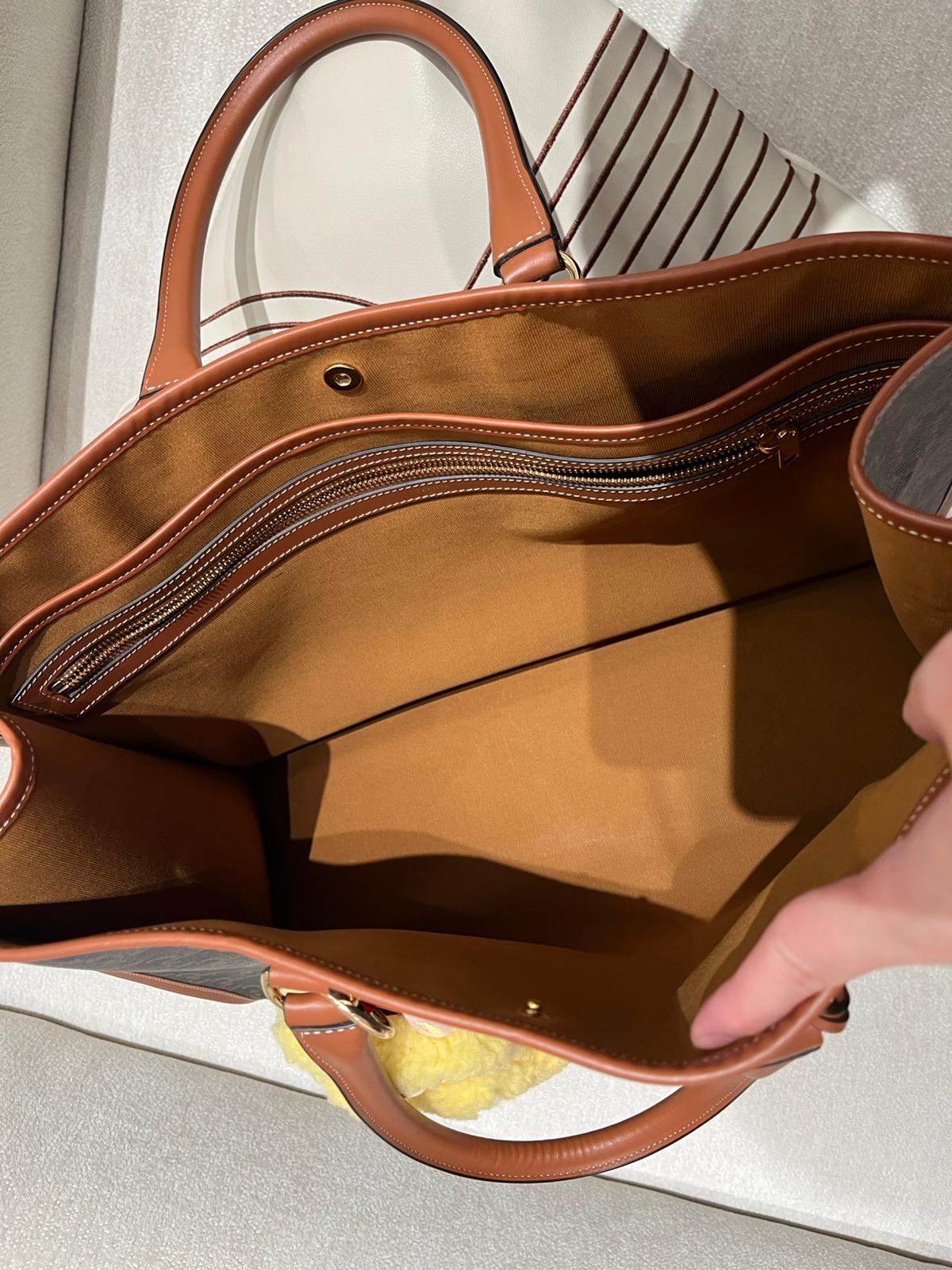 Celine horizontal cabas Triomphe Canvas Tan 100%Authentic, 98%New 