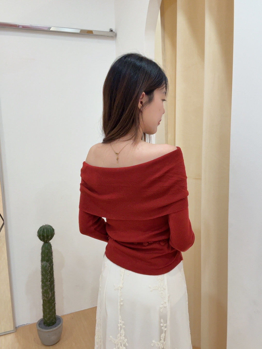 气质一字肩针织长袖上衣 （配花朵飘带）R2914