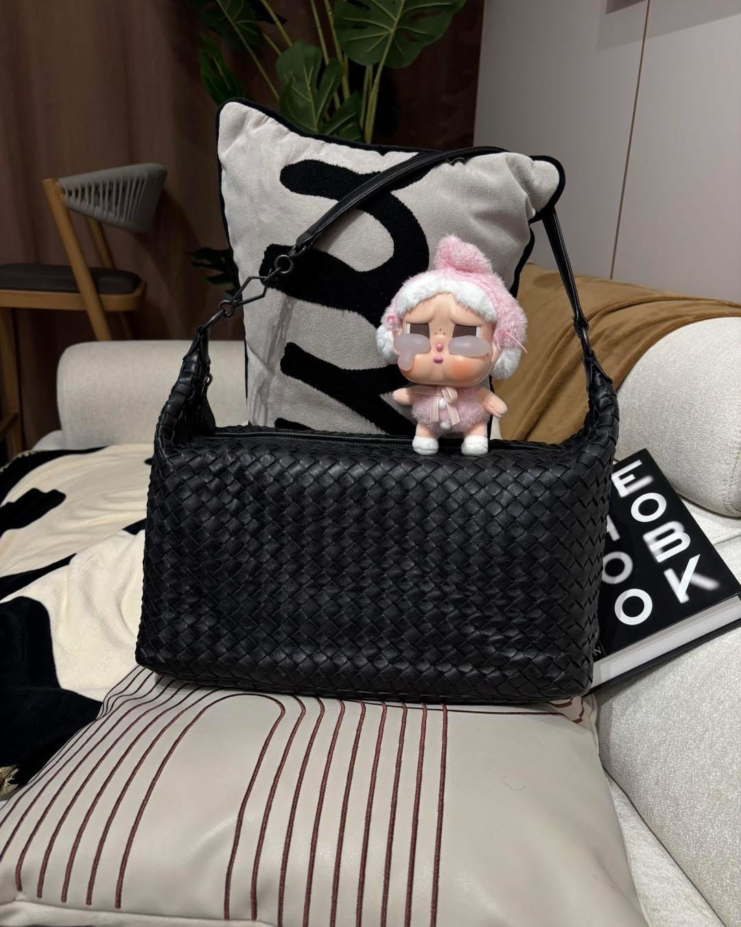 Bottega Veneta hobo bag  100%Authentic,95%new✅dust bag