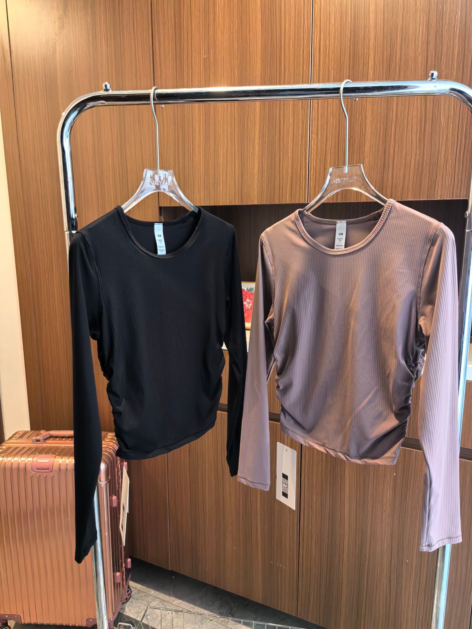 $109件、2件起$99件。lulu All it takes螺紋瑜伽上衣