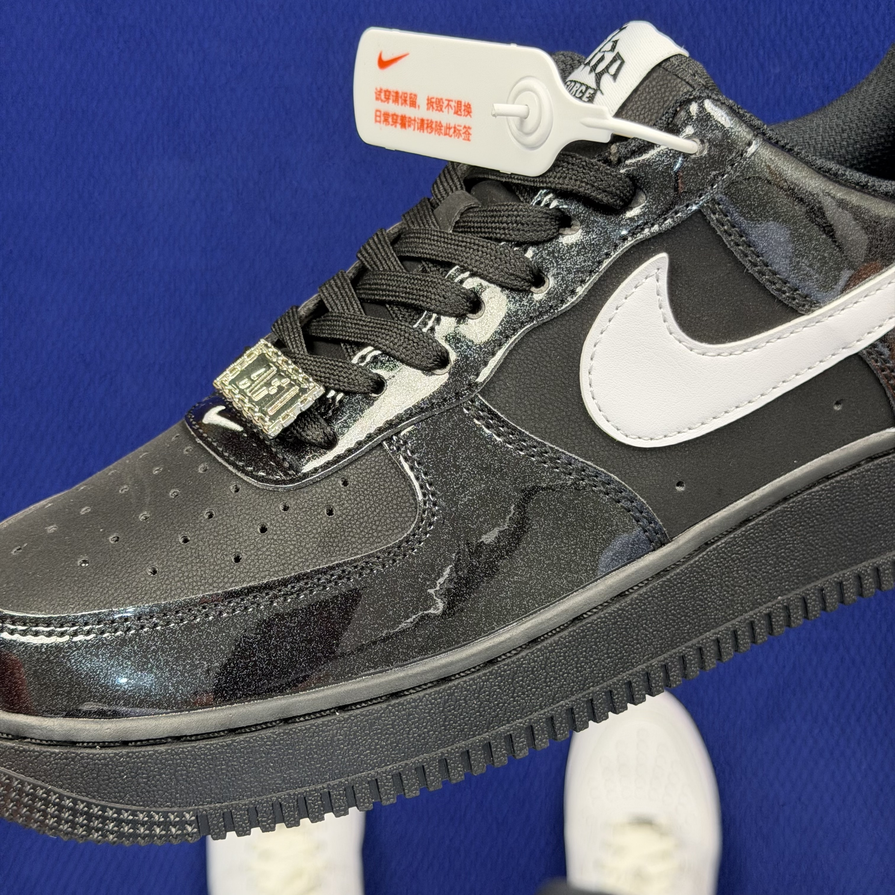 Nike Air Force 1 '07 LV8 "Glam Rock" IB6843-001