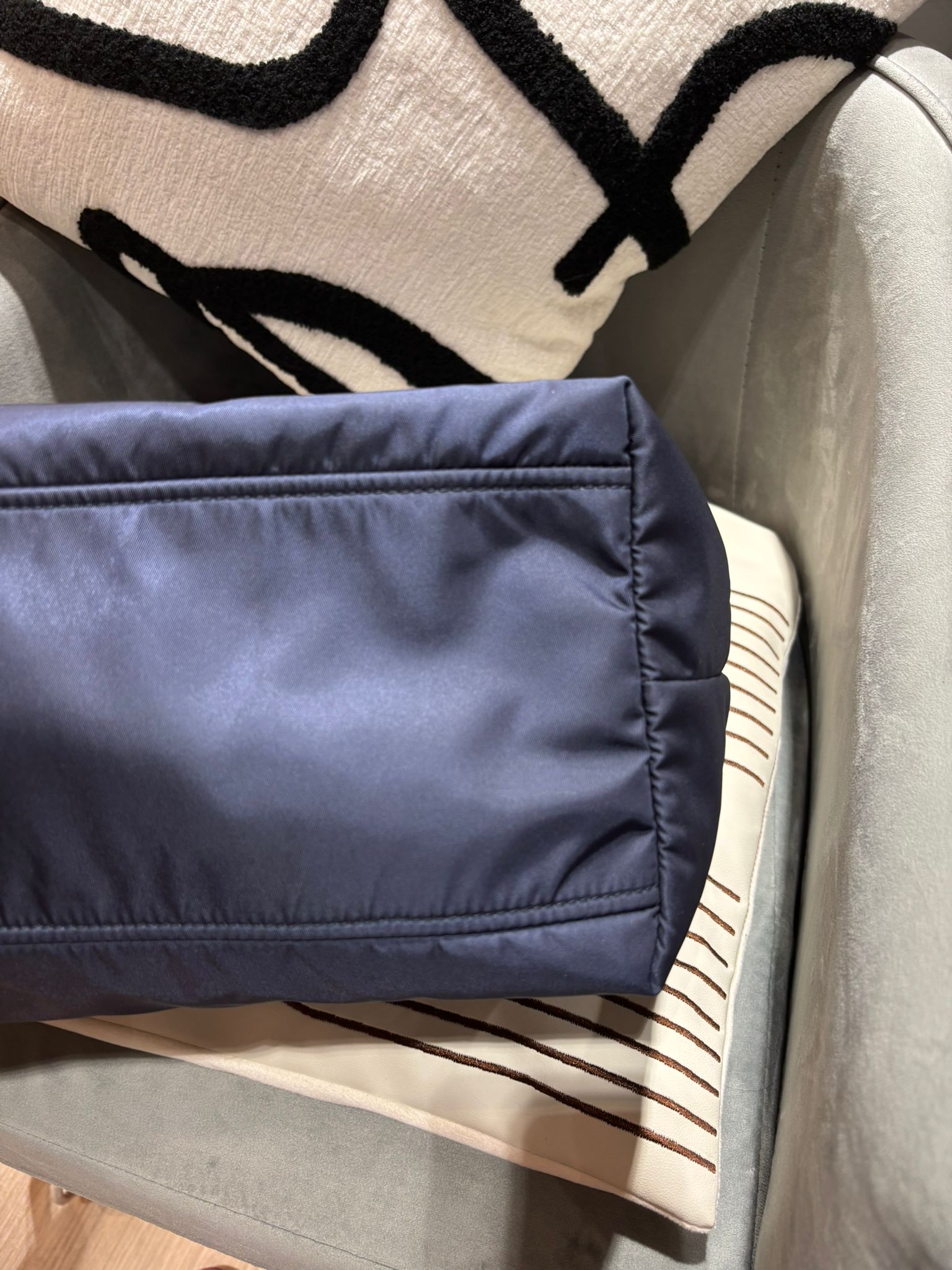 Prada Re-Nylon Tote Bag Navy 1BG052 100%Authentic, 98%New ✅NFC