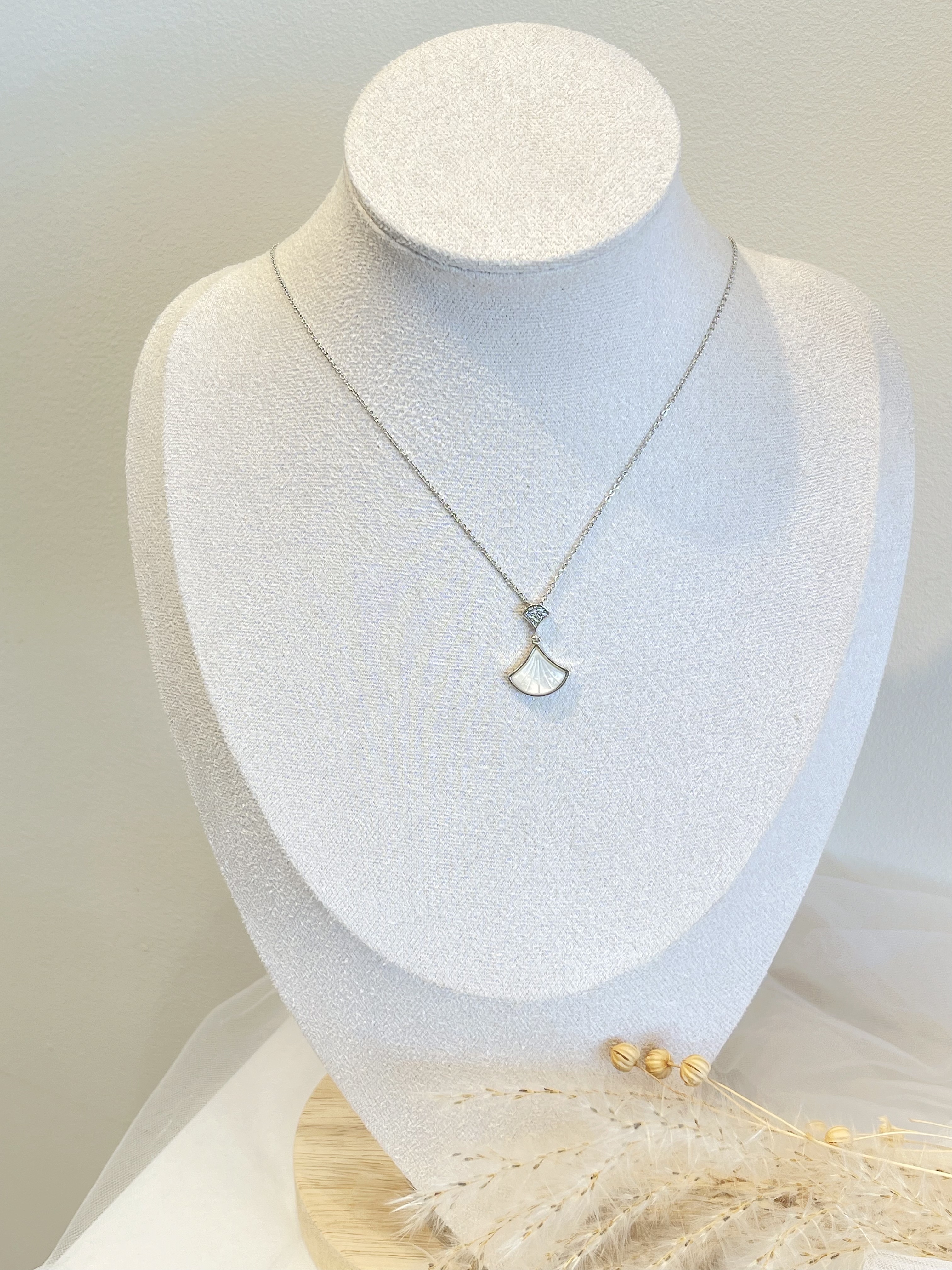 小裙子贝壳设计项链