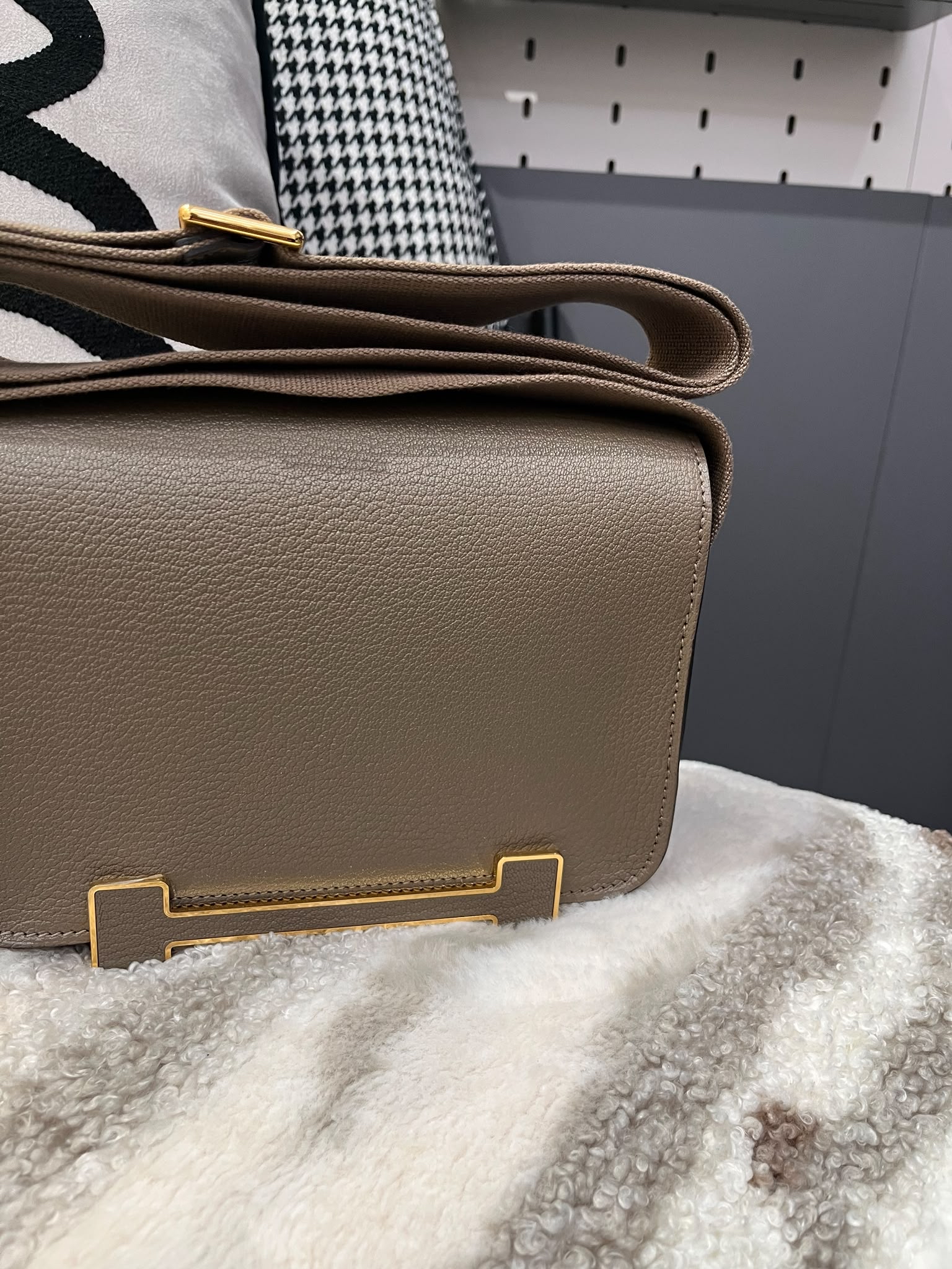 全新 Hermes Geta Etoupe Stamp B 100%Authentic, Brand New全新 ✅專門店收據✅Dust bag ✅Box