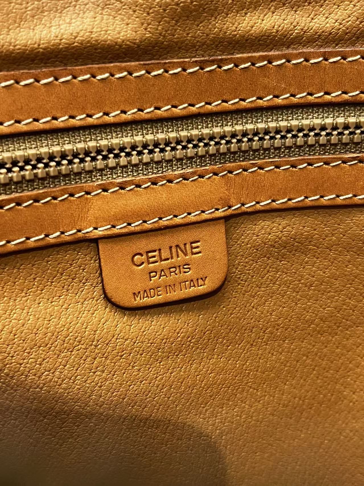 Celine Vintage Macadam Canvas Bolide Bag（揹帶款）