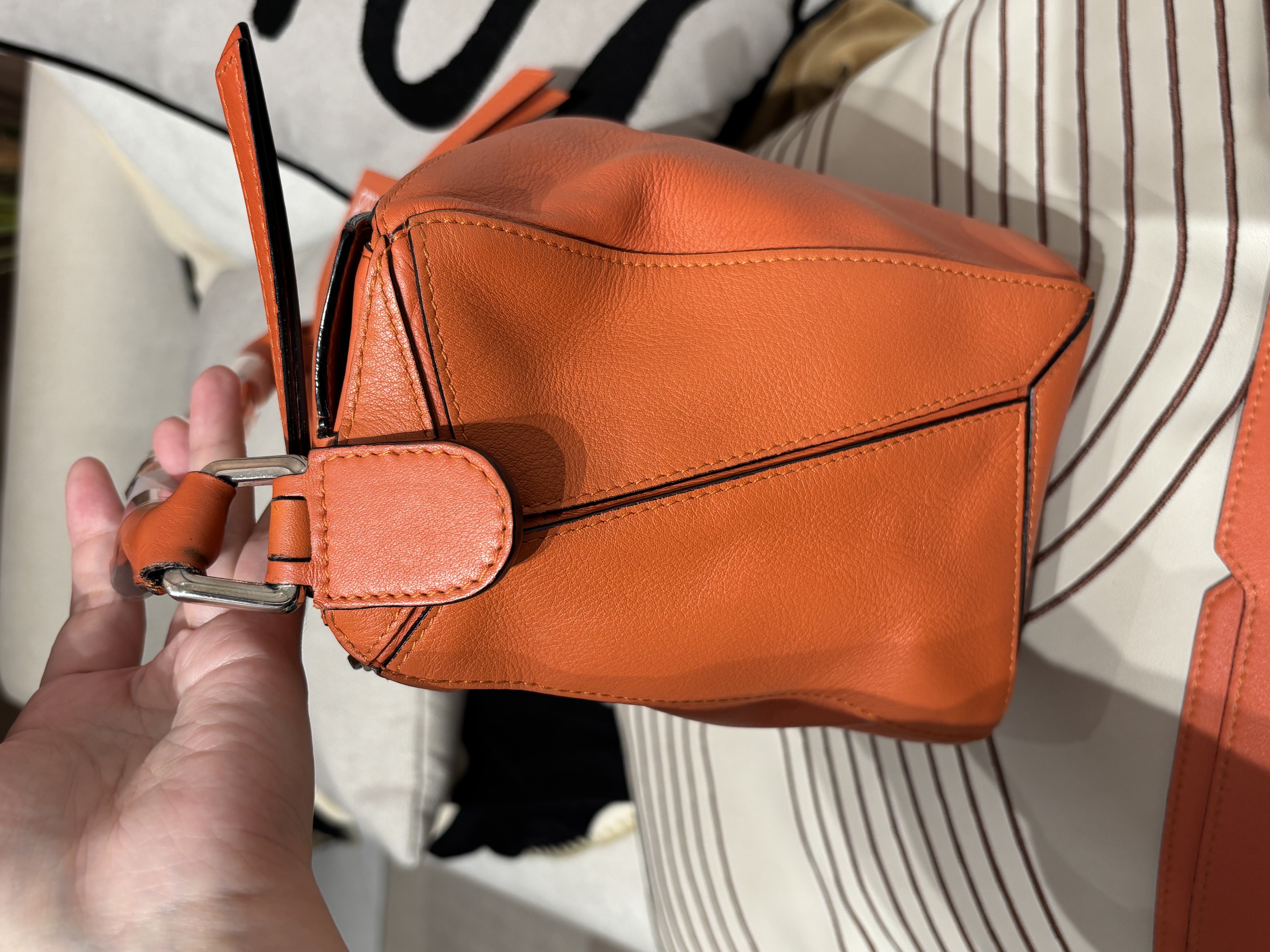 Loewe puzzle medium 100%Authentic, 90%New ✅Dust bag 