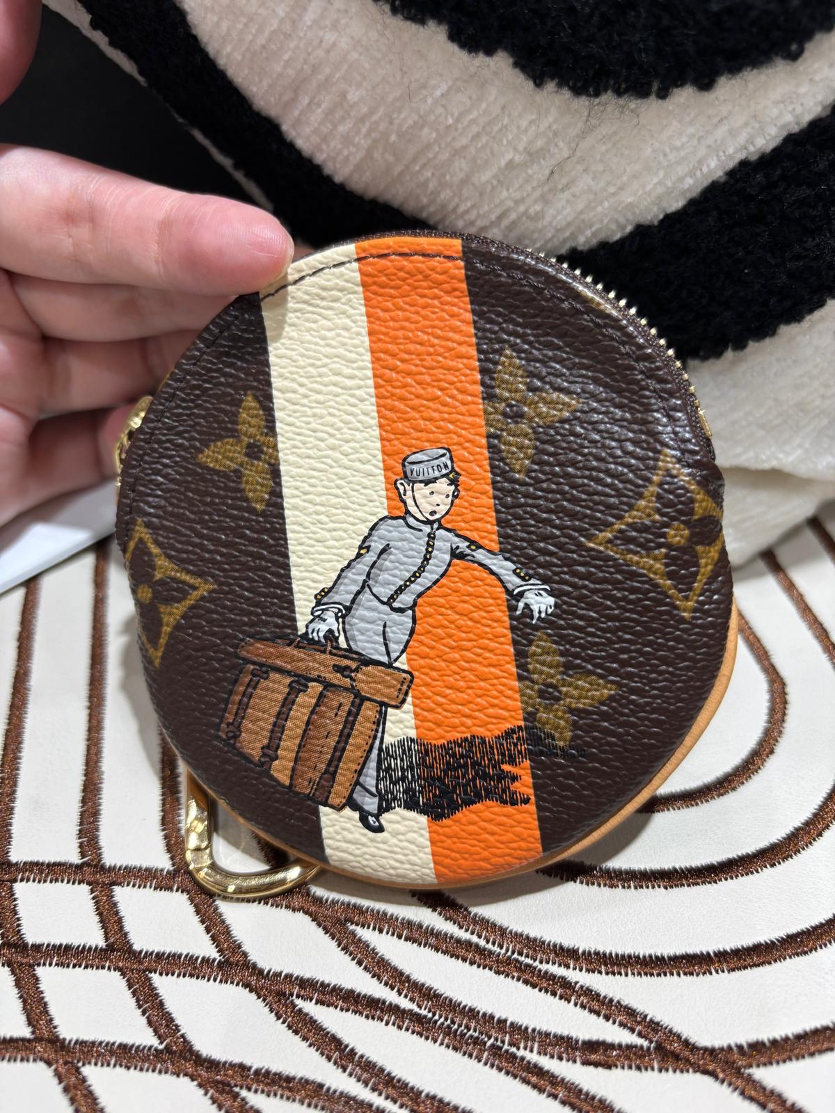 Louis Vuitton LV Bell Boy Coin & Key Case 100%Authentic, 98%New ✅Dust bag