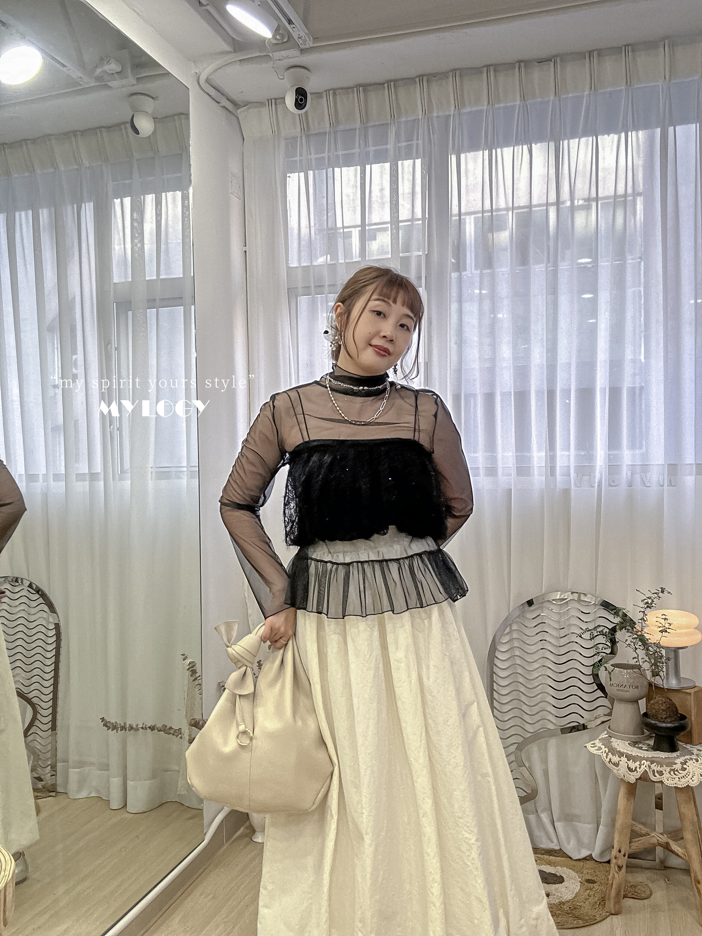 造型輕盈呼吸術～高領薄紗裙擺罩衫 NK0002