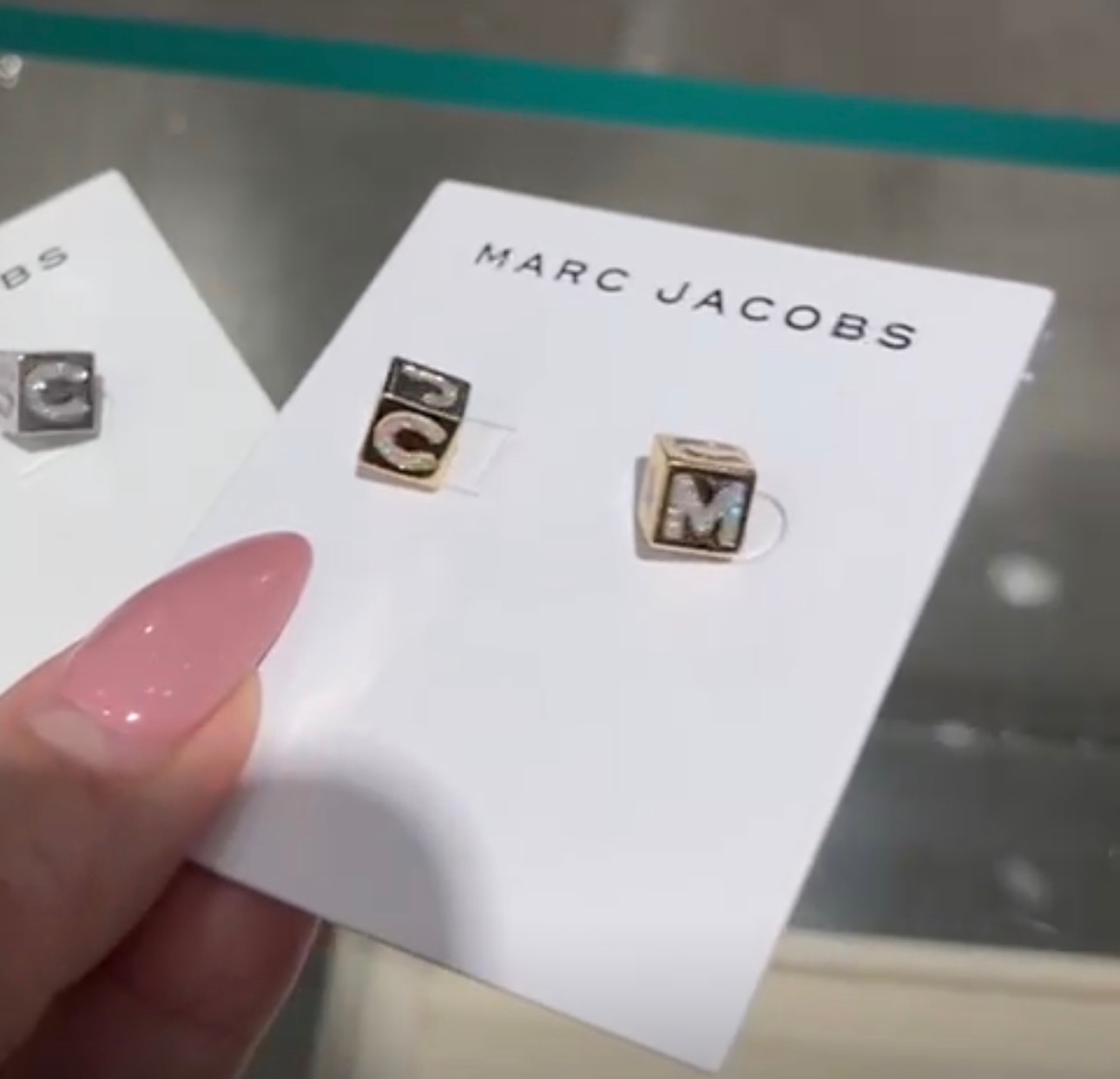 😎😎就係與別不同嘅Marc Jacobs 骰仔型金銀色閃令令🤩耳環現貨🇺🇸✈️🇨🇦