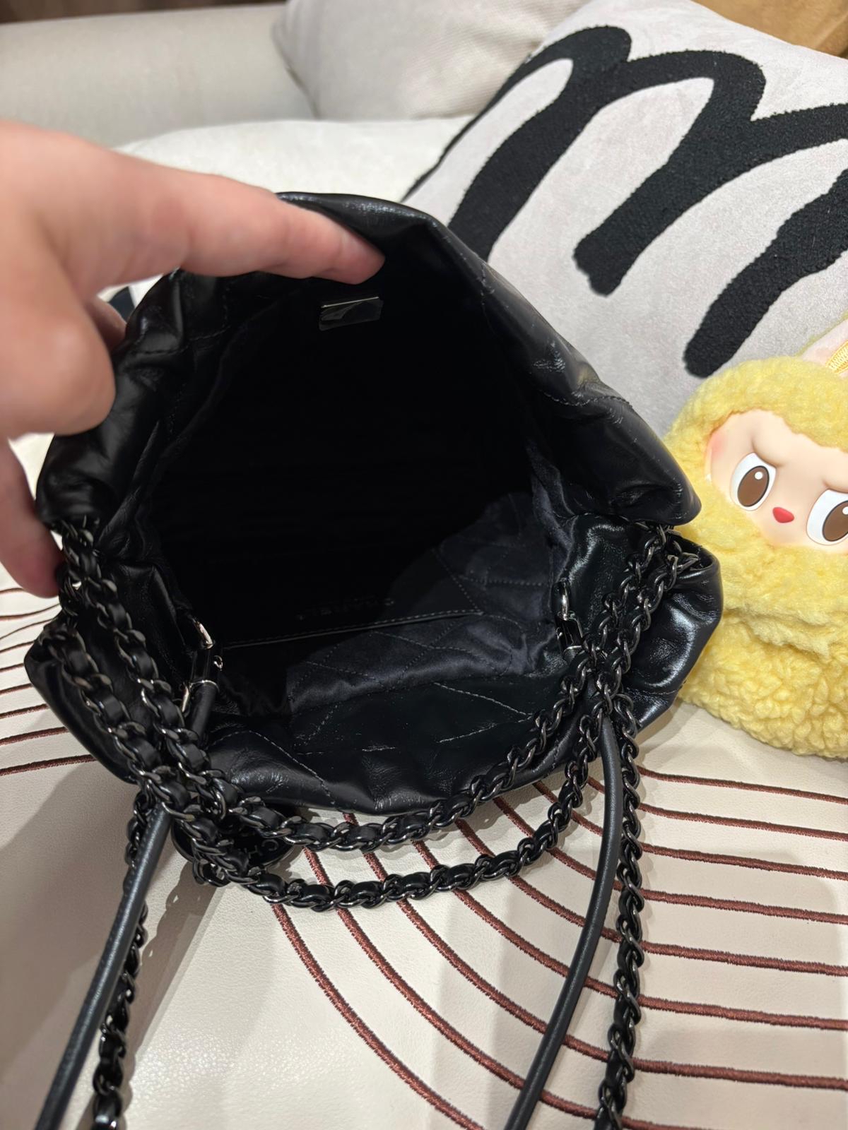 Chanel 22 mini so black calfskin  100%Authentic ,95%new ✅chip✅dust bag✅box