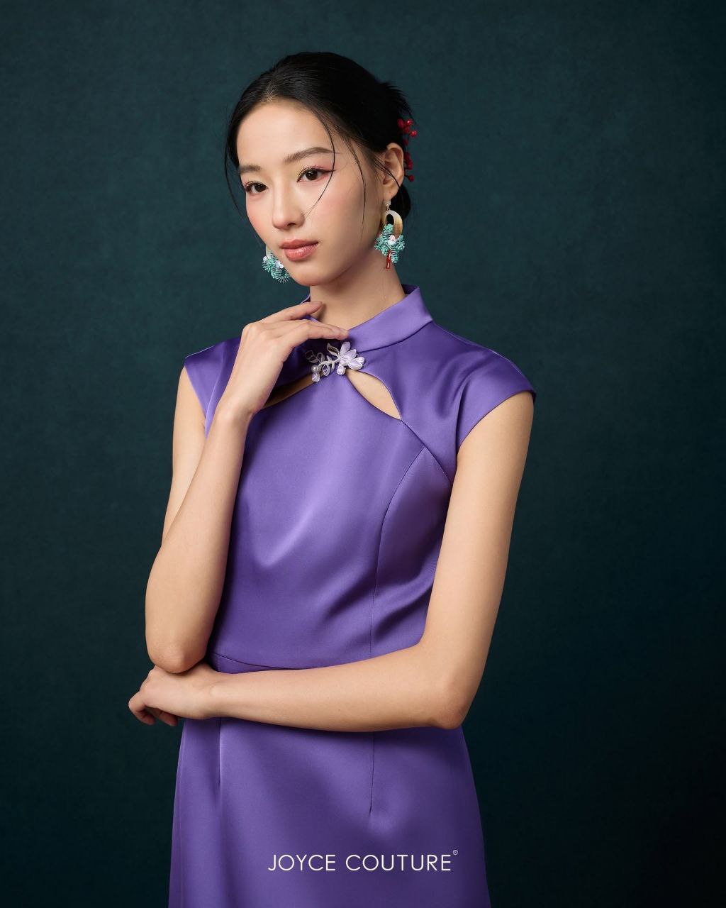 现代旗袍后开叉 D0365