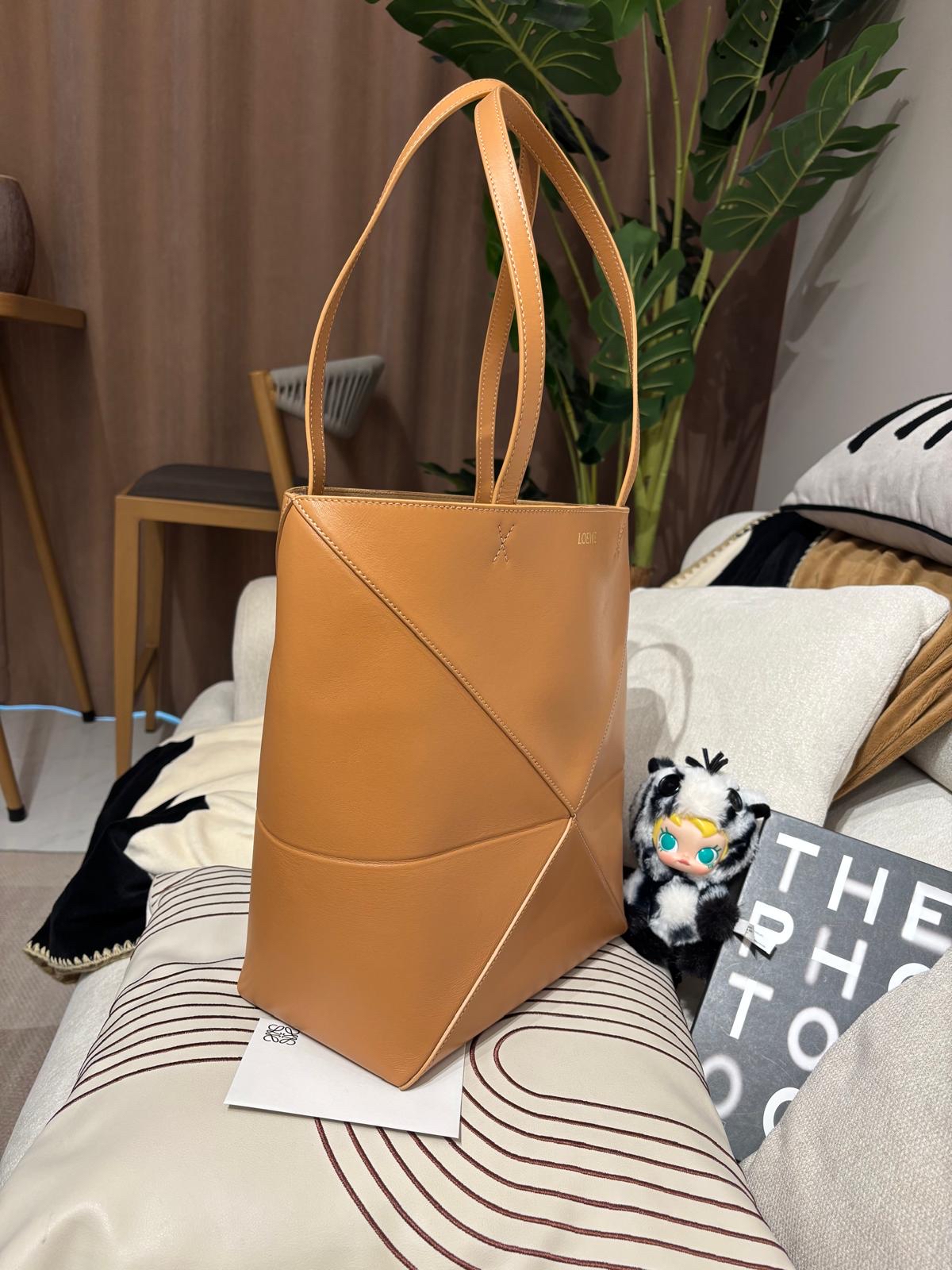 Loewe fold Tote 100%Authentic, 98%New ✅收據✅Dust bag