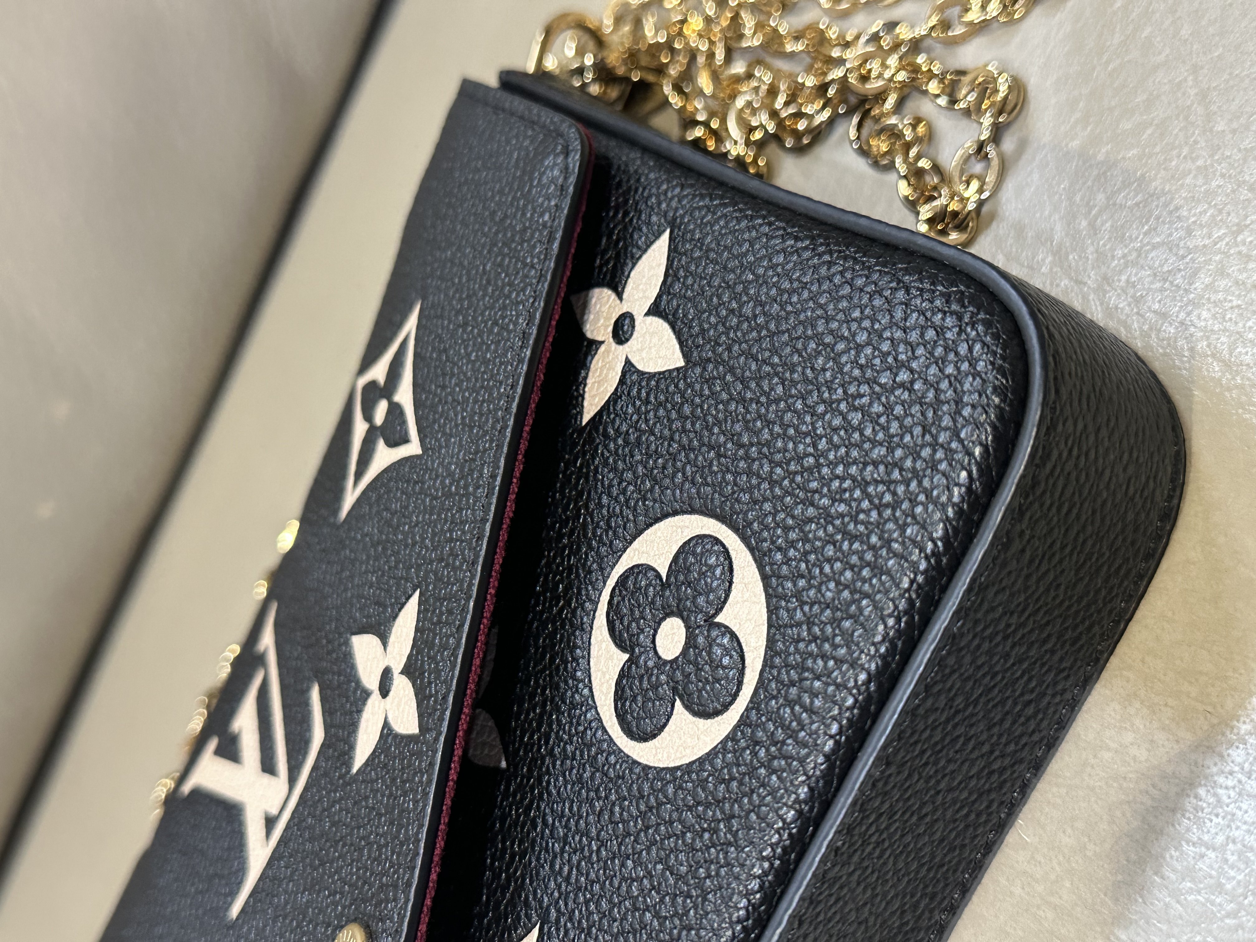 Pre-owned LV Félicie Pochette in bicolor Monogram Empreinte leather / Product Code: 26040508