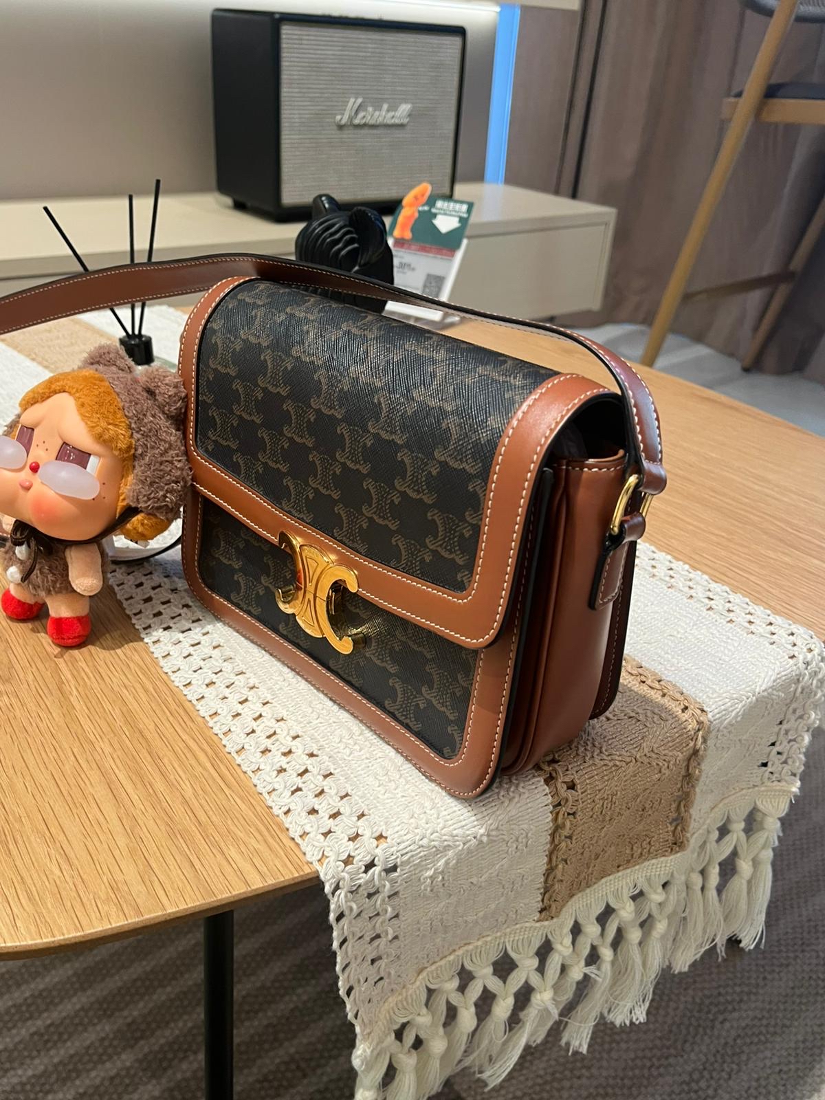 Celine Triomphe 凱旋門 box medium flap 100%Authentic ,95%new ✅tap booklet ✅dust bag