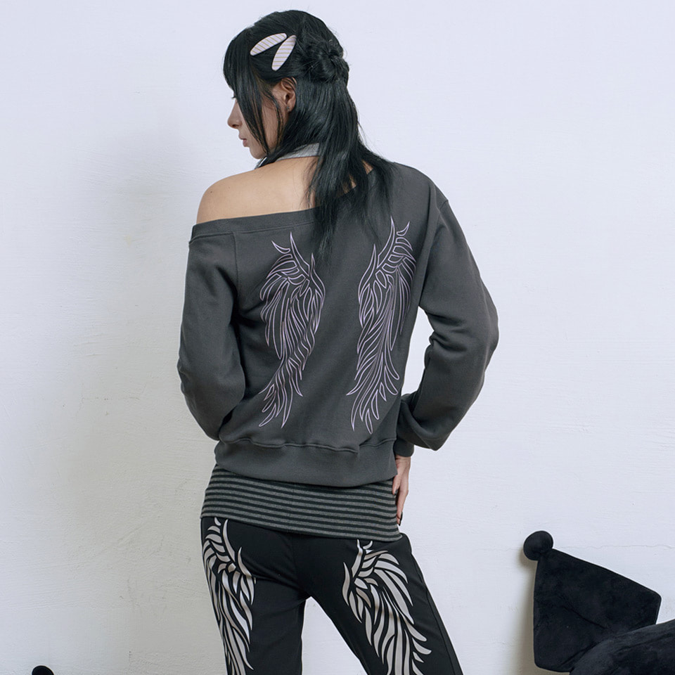 Venhit x Kuromi Off-shoulder Wing Sweatshirt (Black)