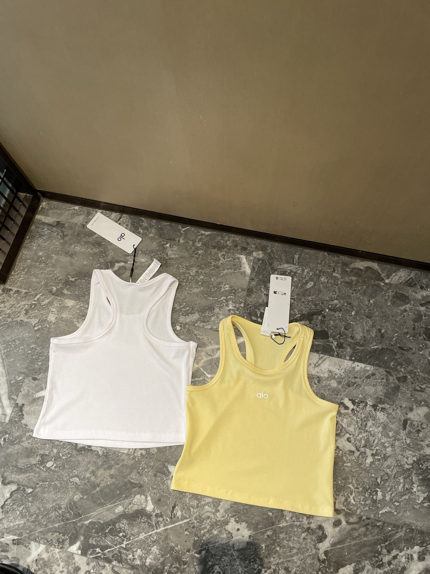$88件。2件起$80件🔥 爆款！Alo瑜伽短款背心 🔥